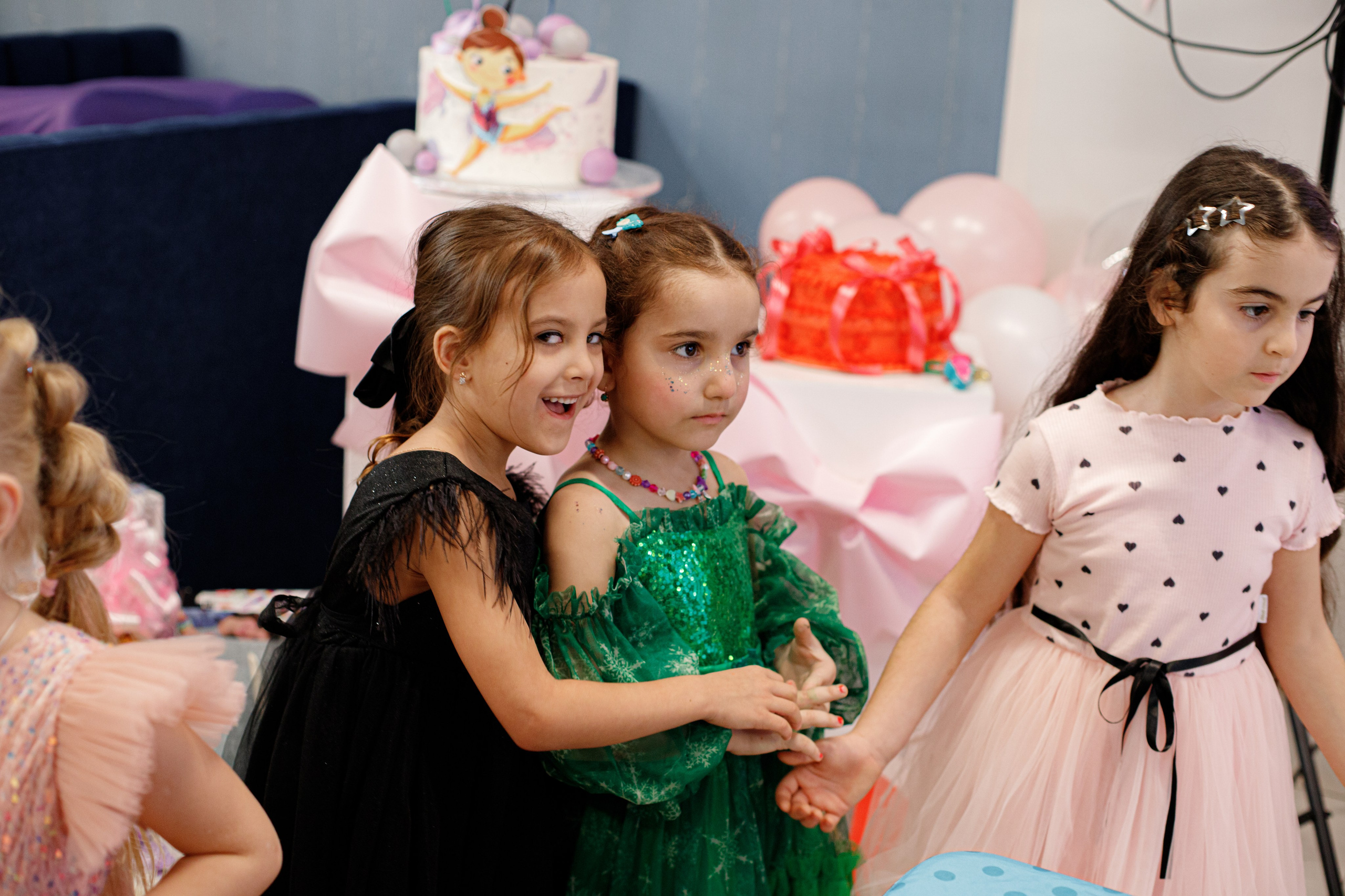 ASIA'S BIRTHDAY PARTY. Photokarish