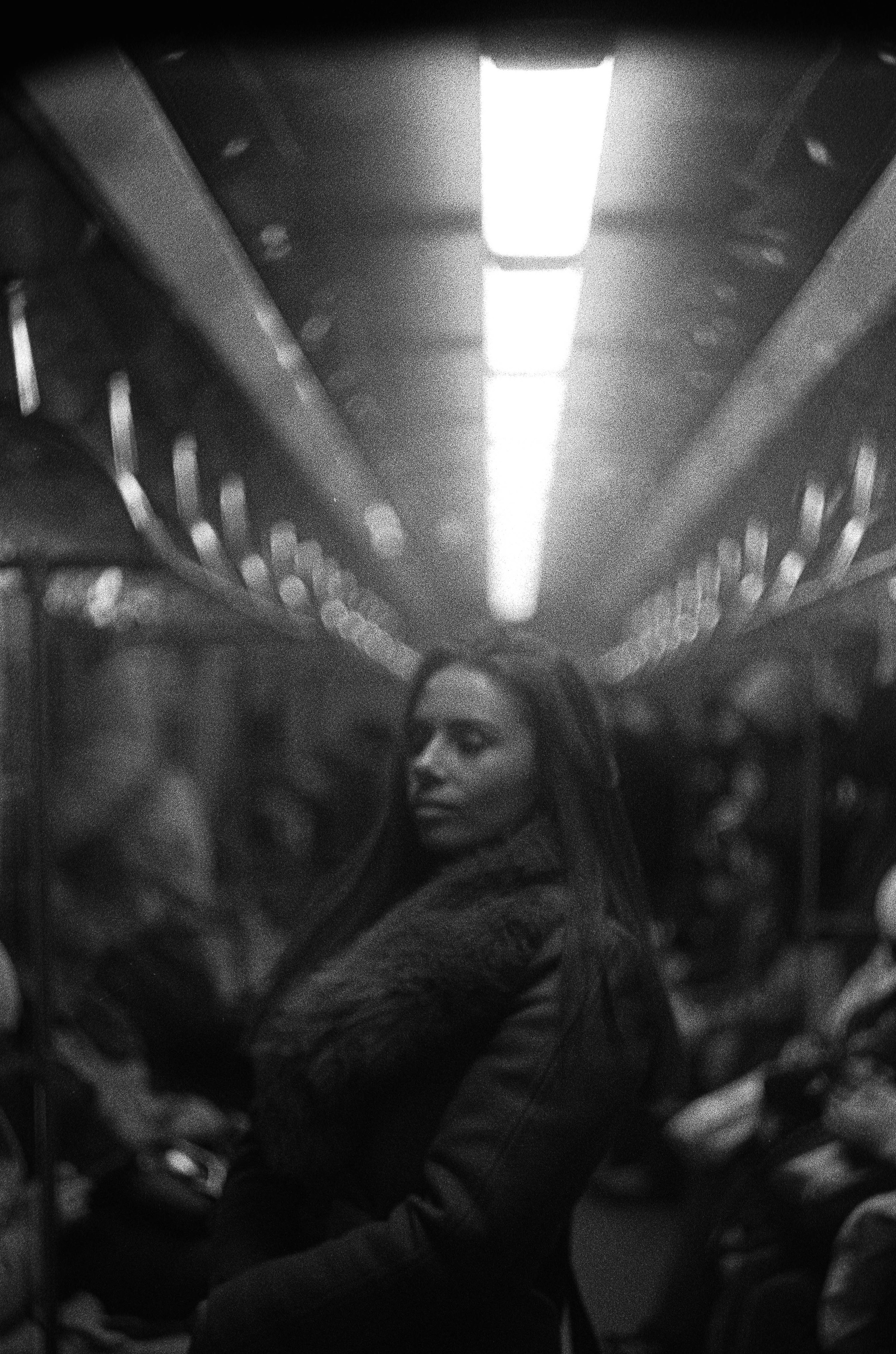 Автор фотограф: Додров. Ph: dodrov.  Пленочная фотография обладает своим уникальным очарованием и стилем, который отличается от цифровых снимков. Ее особенный характер проявляется в необычайной глубине, насыщенности и теплоте цветов, а также в нежной зернистости, которая добавляет текстуры и атмосферности снимкам