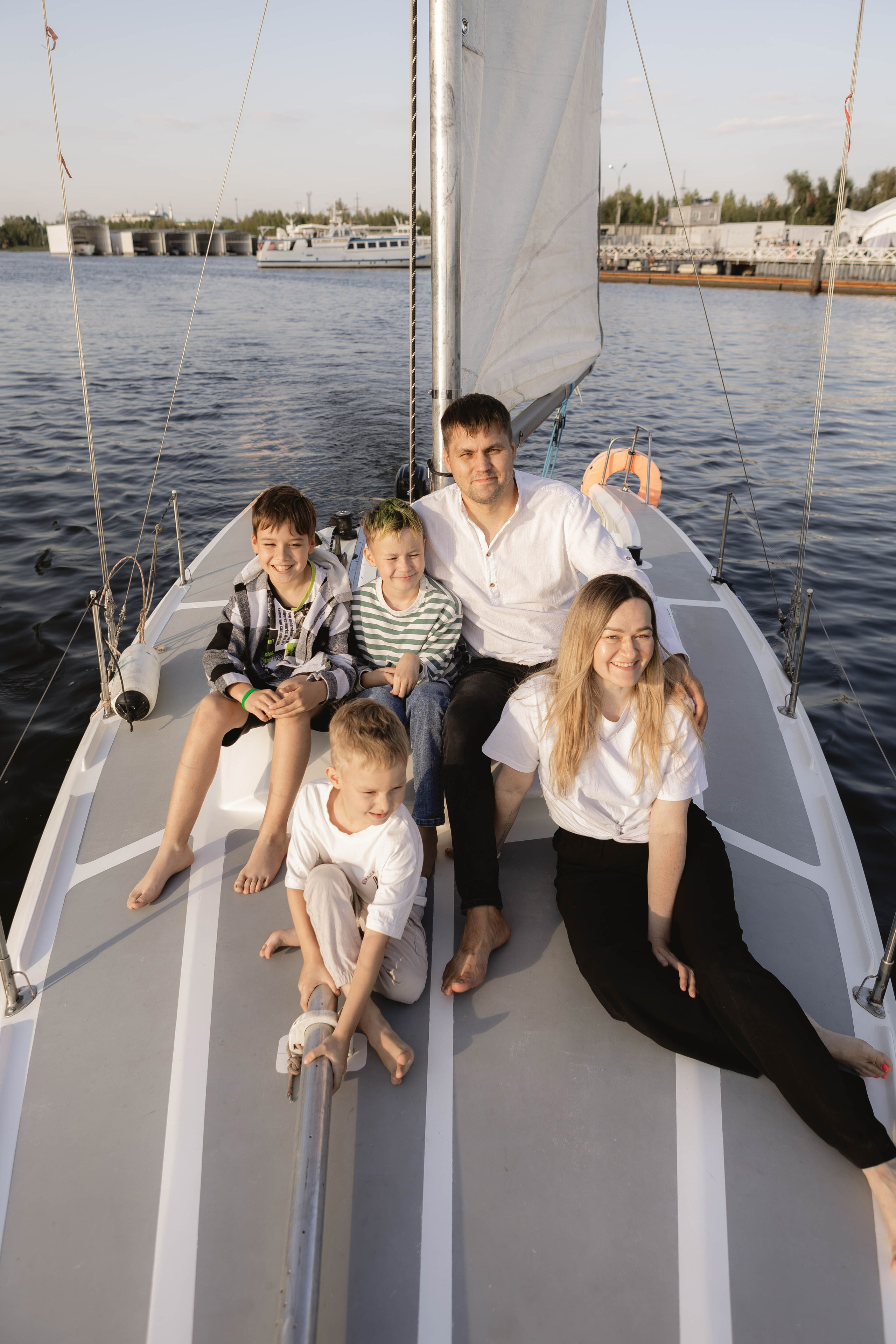 Семейная на яхте. Фотограф в Казани.Снимаю индивидуальные портреты, love story и свадьбы