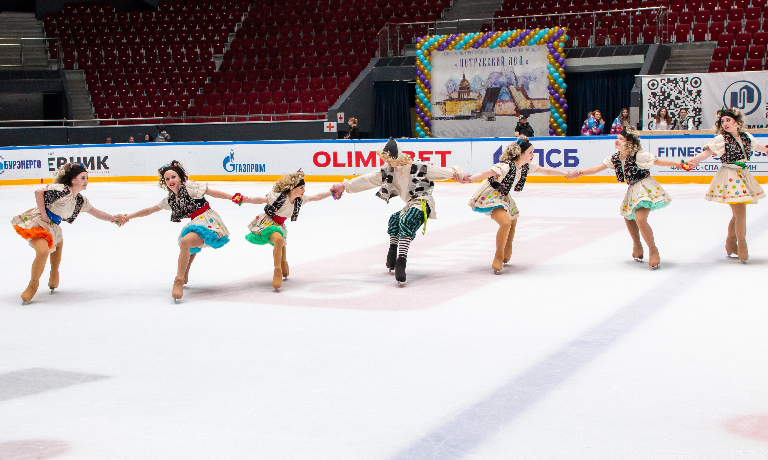 VII Ежегодный фестиваль массовых танцев на льду и фигурного катания «Петровский лёд» Санкт-Петербург 2024. Репортажный фотограф в Москве