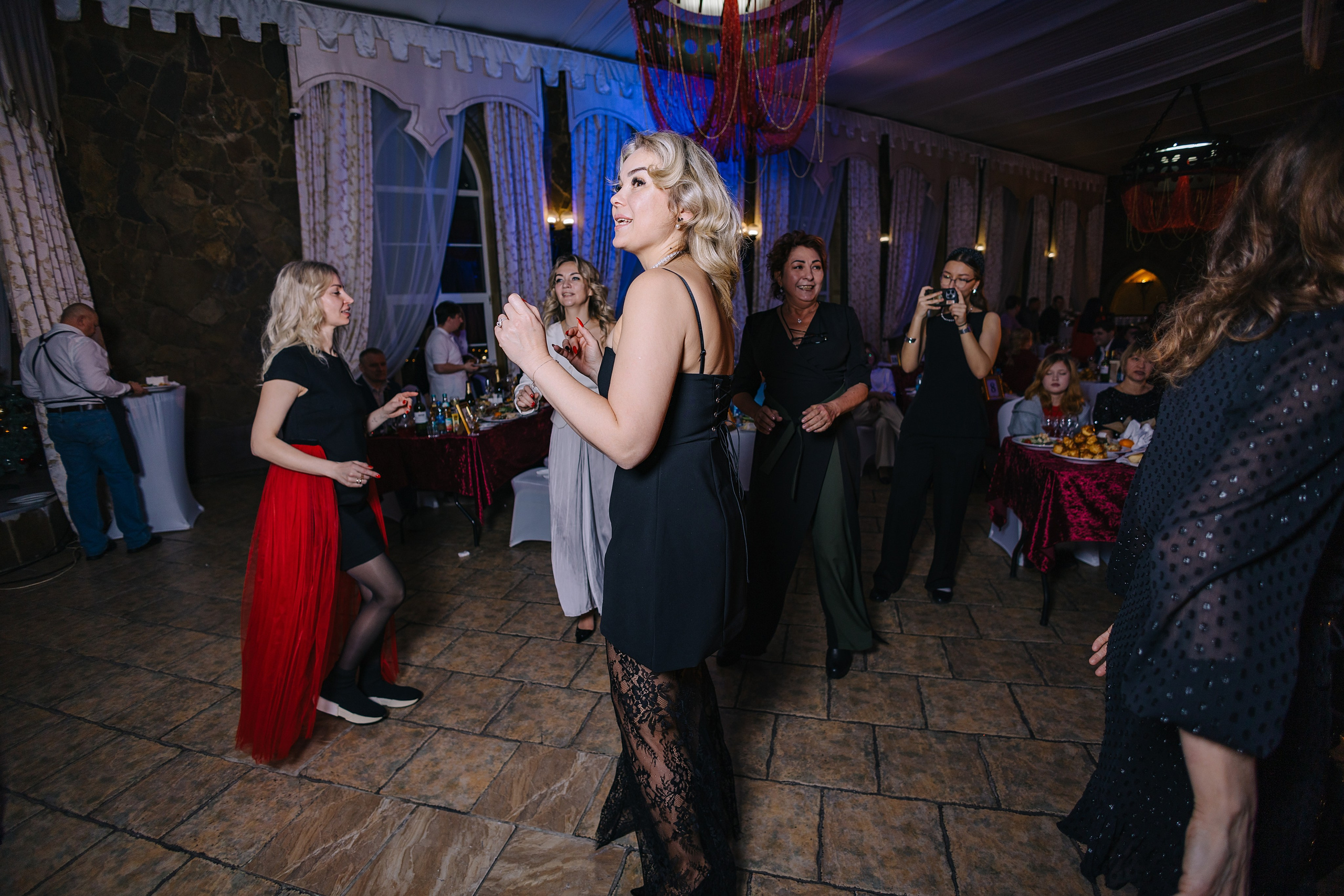 Новый год в «Айвенго» 2026. Александр Антонов. Профессиональный свадебный, репортажный фотограф в Москве, Подольске. Фото+Видео на любой праздник