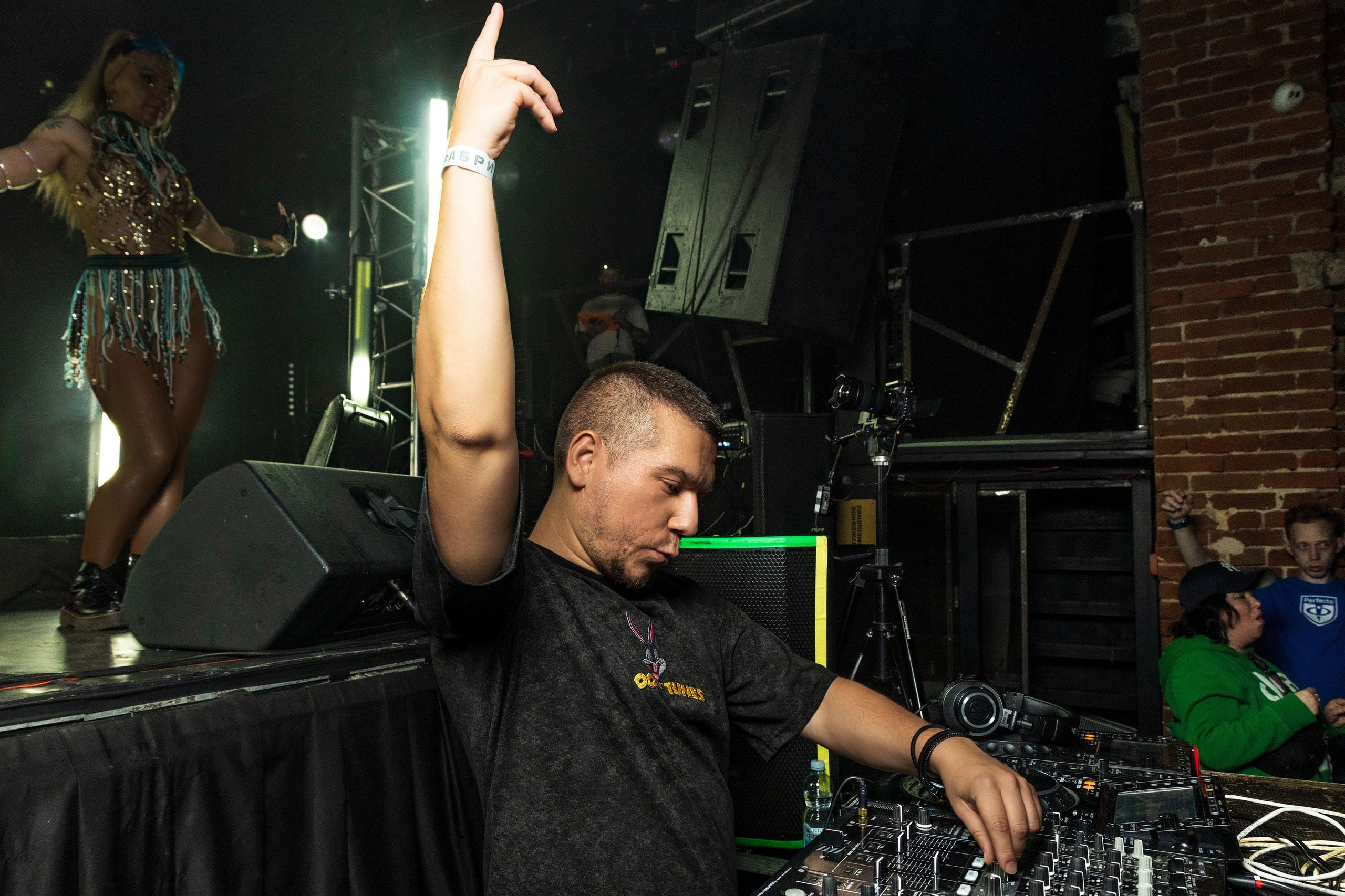 System Reality: Glow! в клубе Фабрика, Екатеринбург. Репортажный фотограф Екатеринбург | Яркий, качественный репортаж | Концерты, клубы, репортаж, праздники, корпоративы