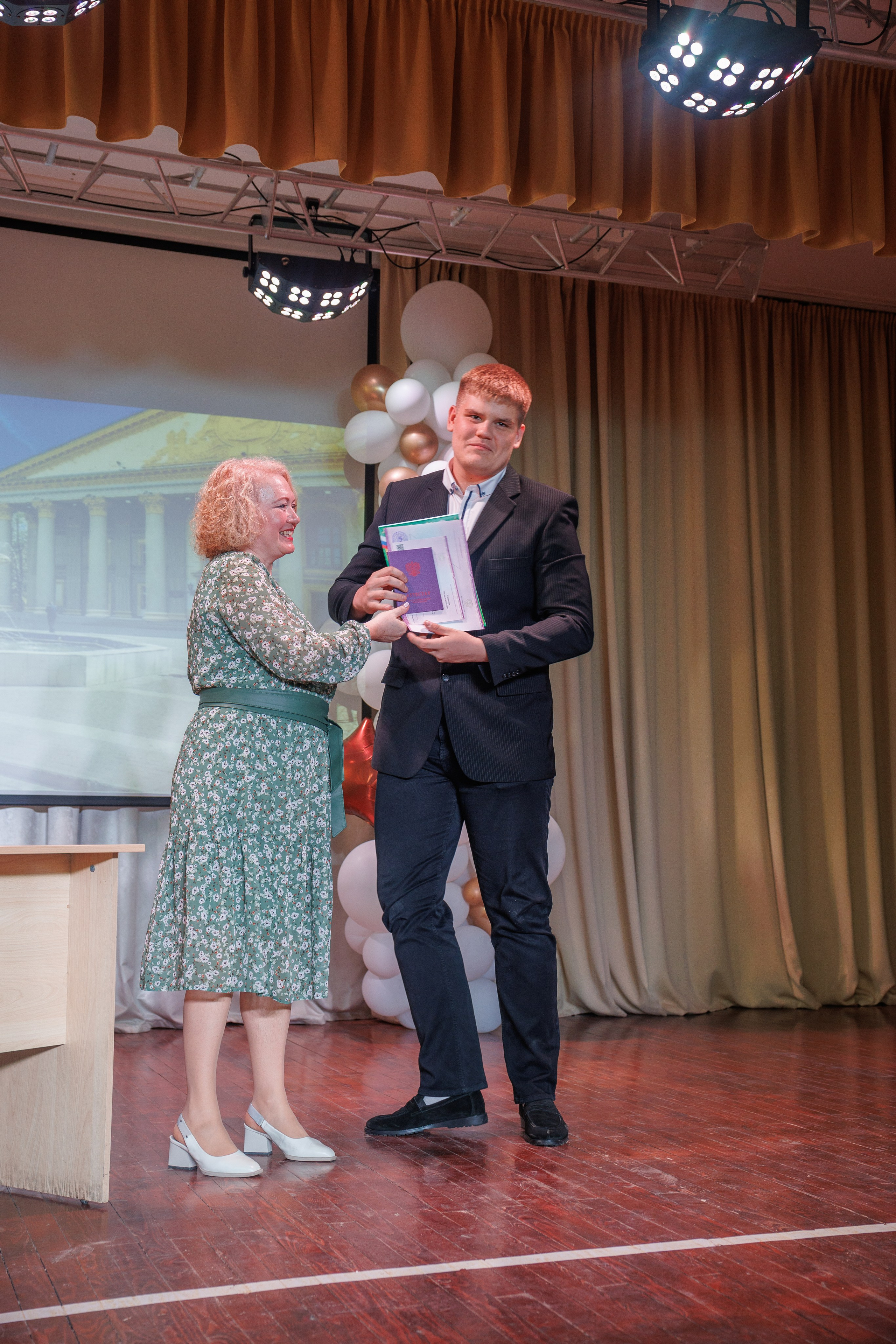 Вручение аттестатов. Свадебный и семейный фотограф в Новосибирске Ирина Дорошкова