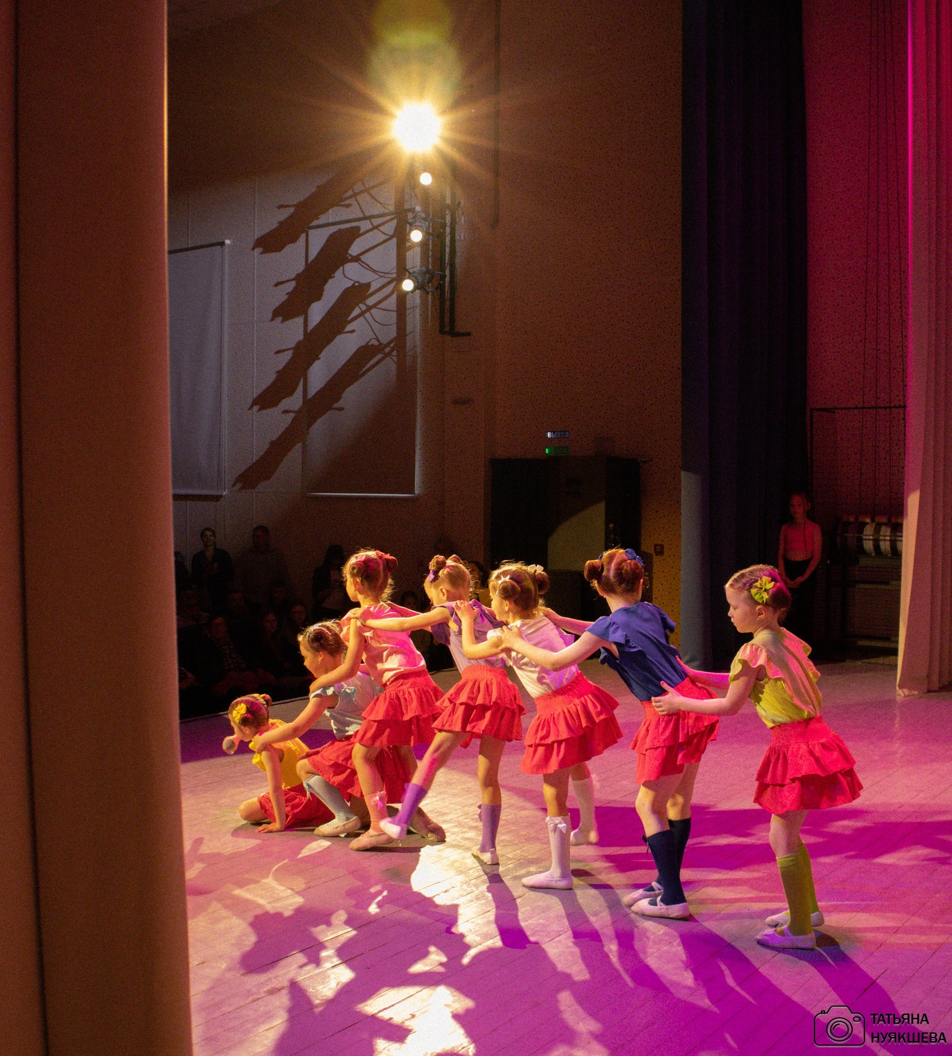 Отчетный концерт танцевальной студии Алины Литвиновой. Свадебный и семейный фотограф Татьяна Нуякшева Новоалтайск — Барнаул