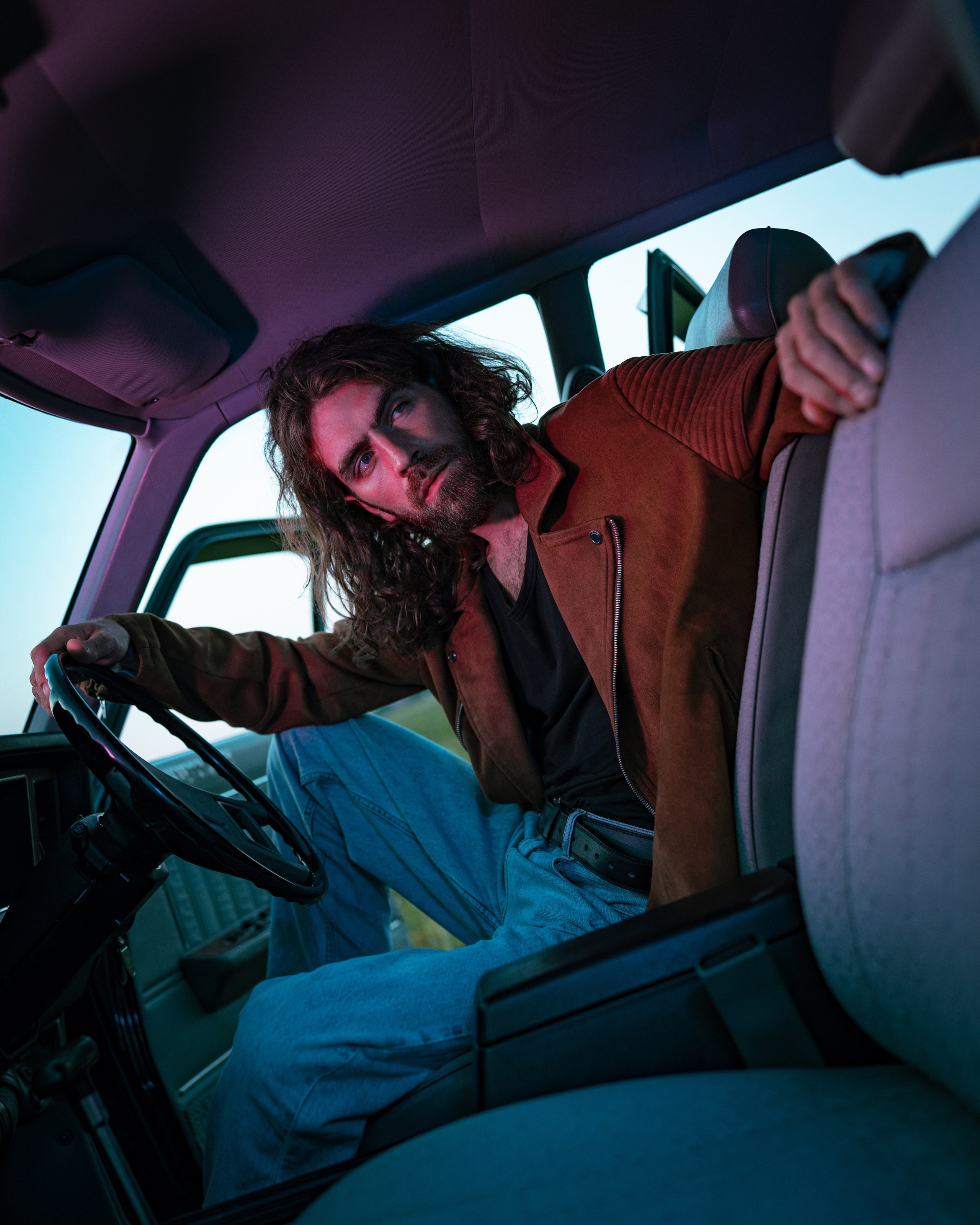 Фотосессия парня с автомобилем. Портретный фотограф Санкт-Петербург Арнольд