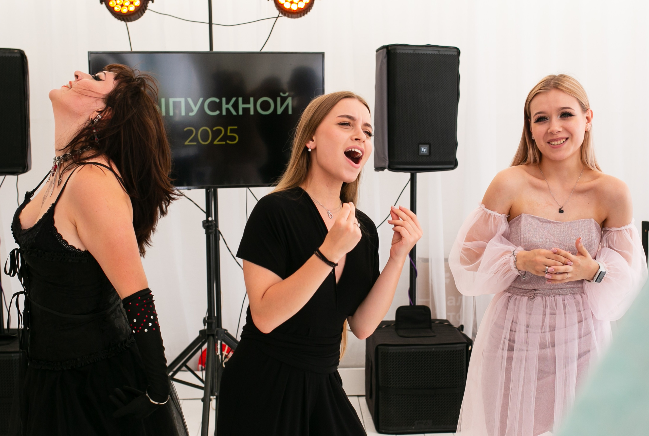 Выпускные и Утренники. Фотограф новорожденных и семейный фотограф НСО г. Бердск Марина Львова