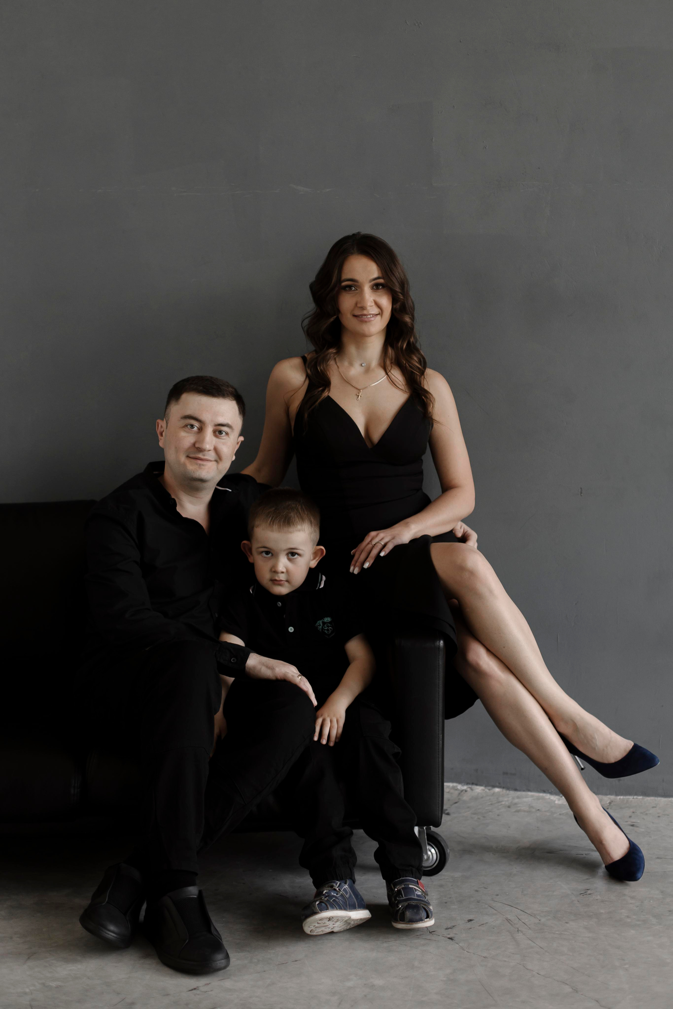 Семейная фотосессия в студии. СВАДЕБНЫЙ ФОТОГРАФ ЧЕЛЯБИНСК