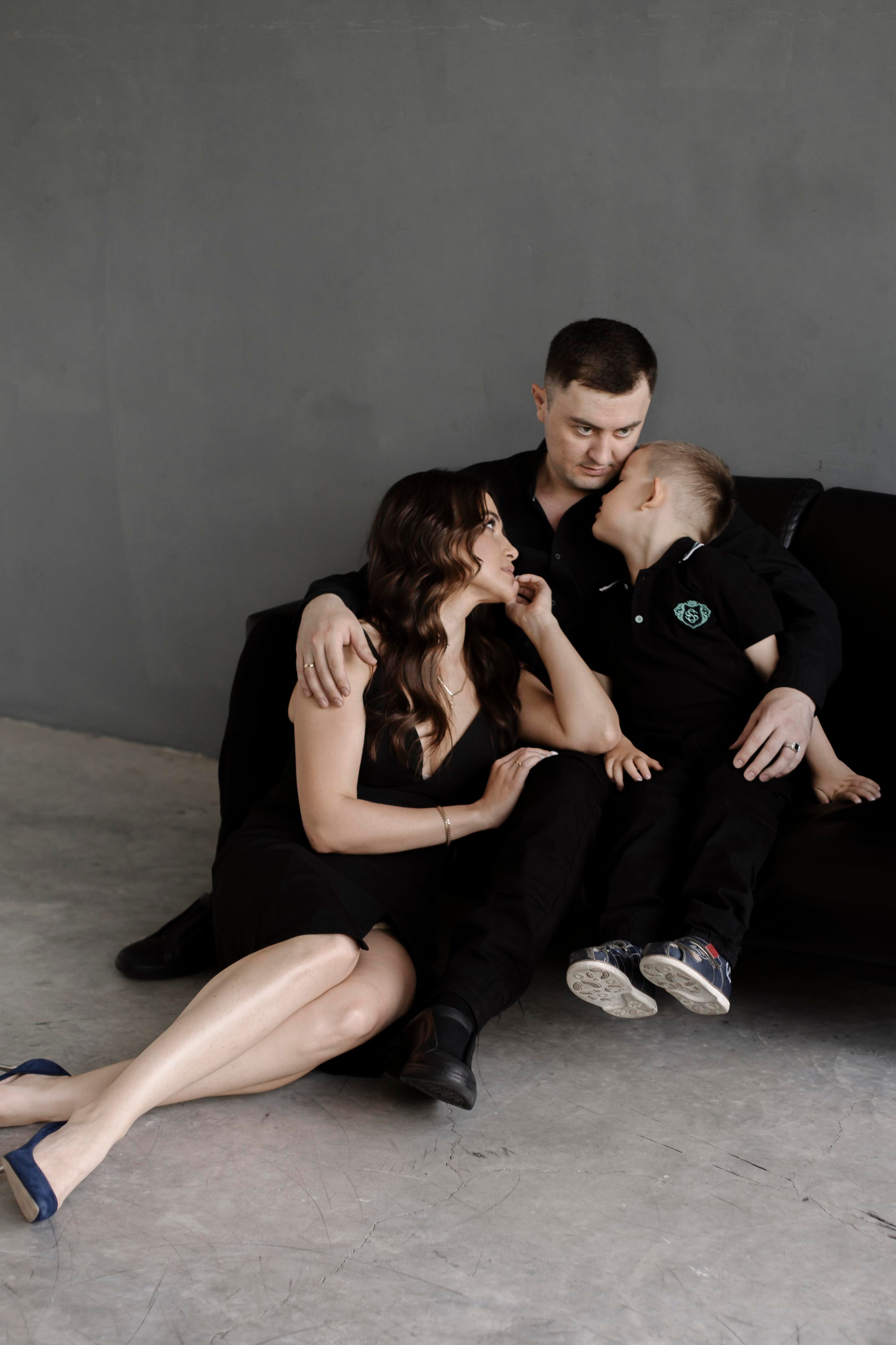 Семейная фотосессия в студии. СВАДЕБНЫЙ ФОТОГРАФ ЧЕЛЯБИНСК