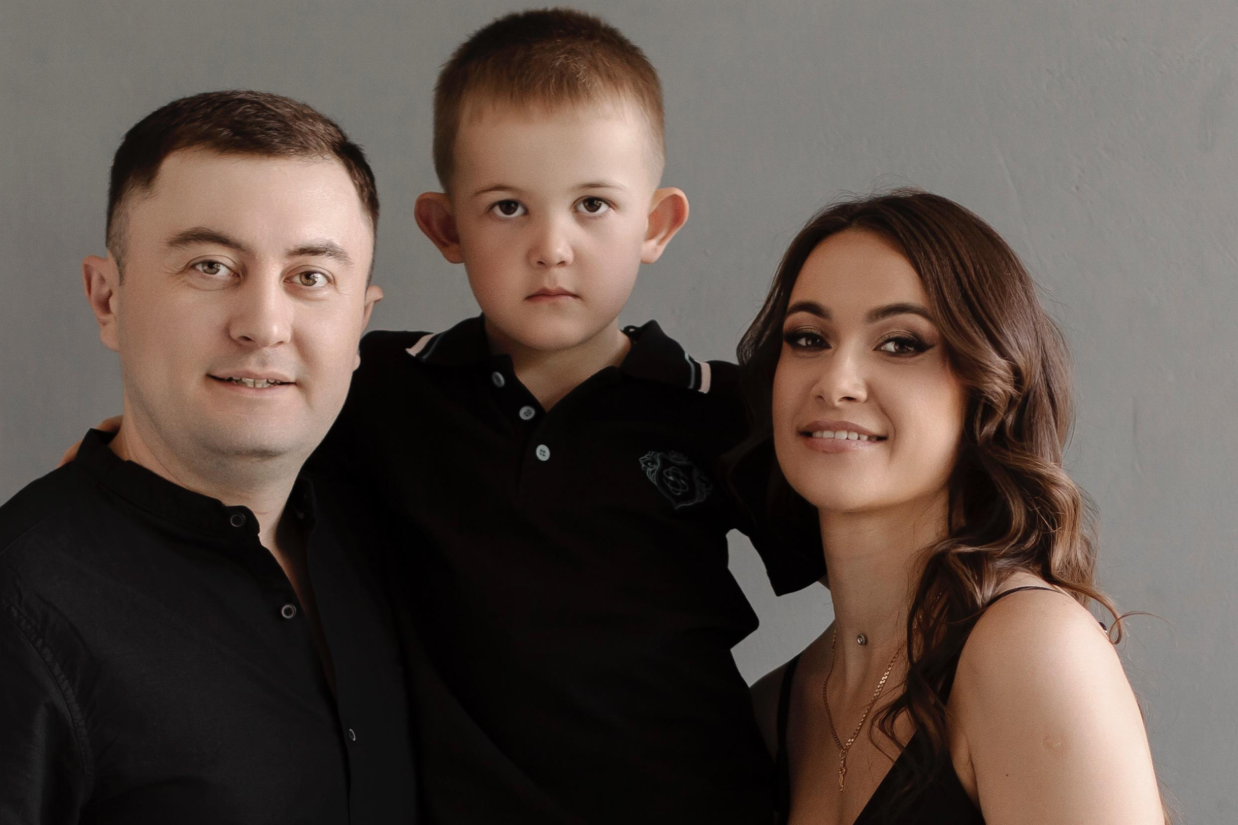 Семейная фотосессия в студии. СВАДЕБНЫЙ ФОТОГРАФ ЧЕЛЯБИНСК