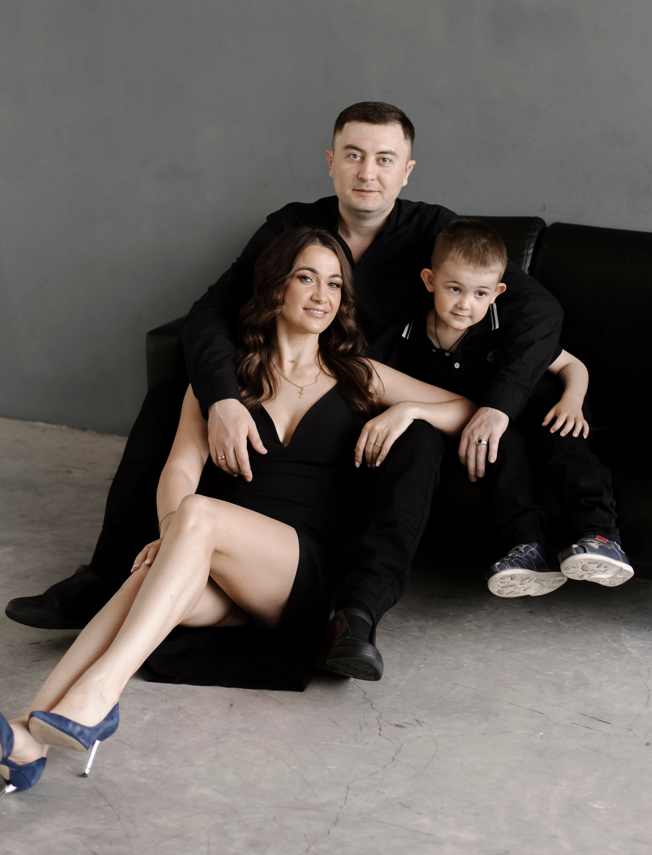 Семейная фотосессия в студии. СВАДЕБНЫЙ ФОТОГРАФ ЧЕЛЯБИНСК