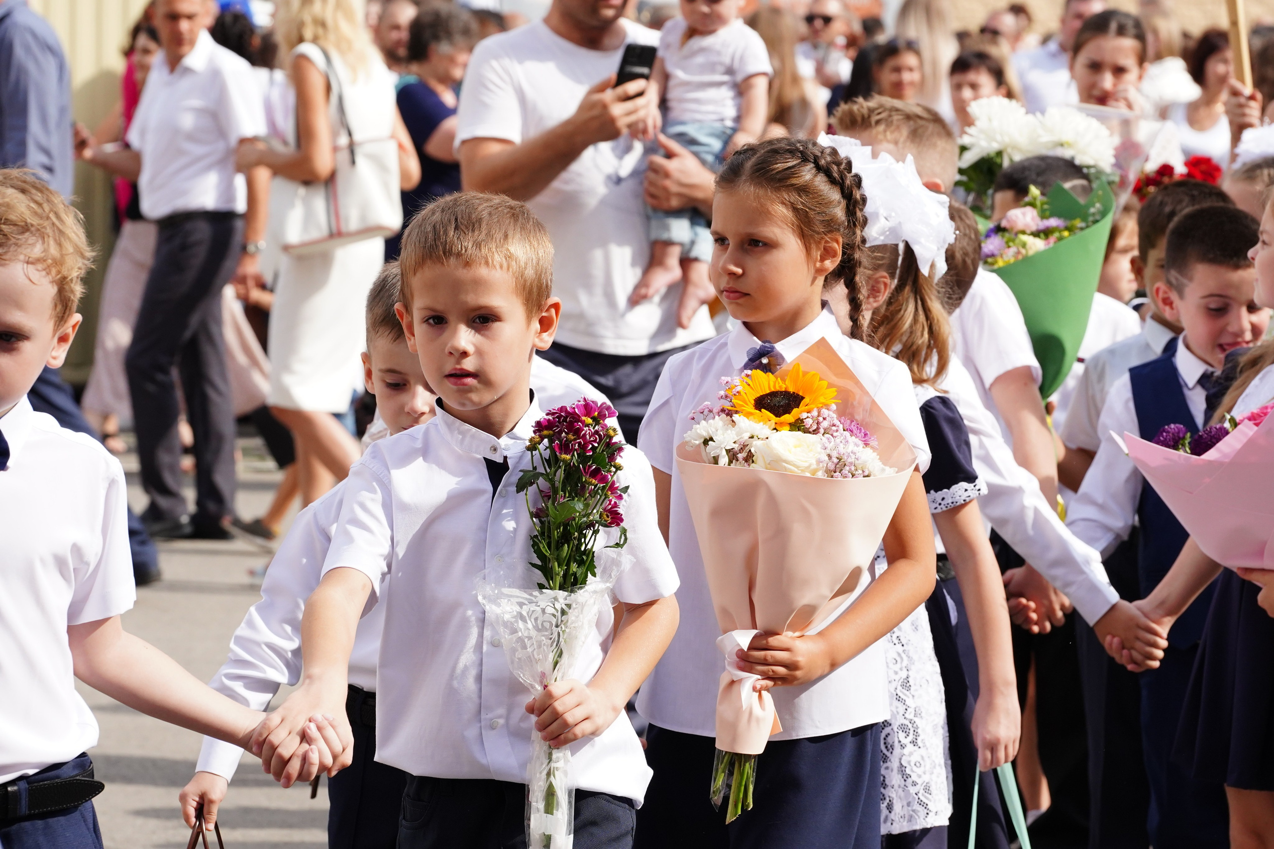1 сентября Линейка. MEMENTO.Выпускные альбомы, школьные, юбилейные и другие книги. Ростов-на-Дону