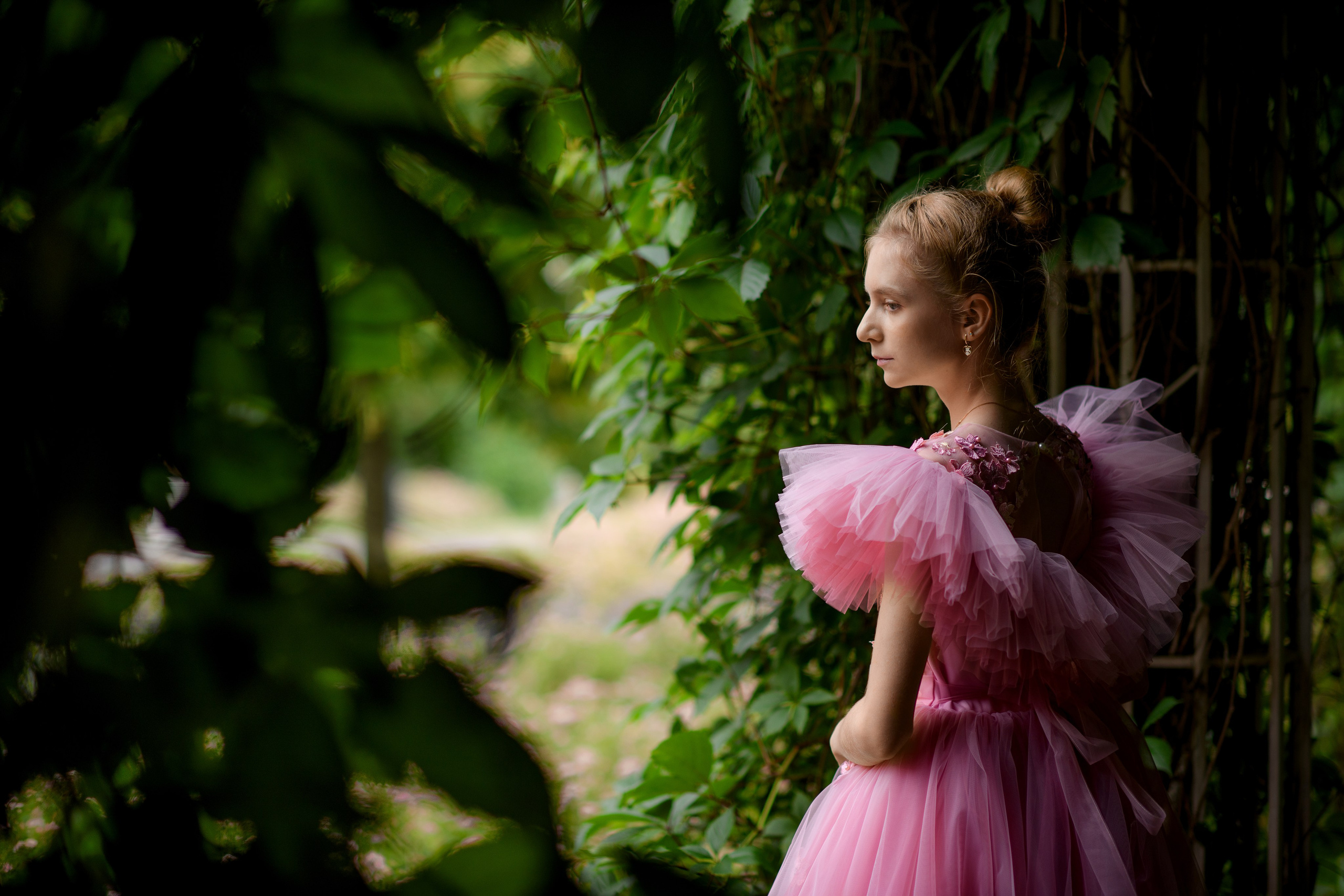 В цветущем чубушнике в саду имени Баумана. Главная