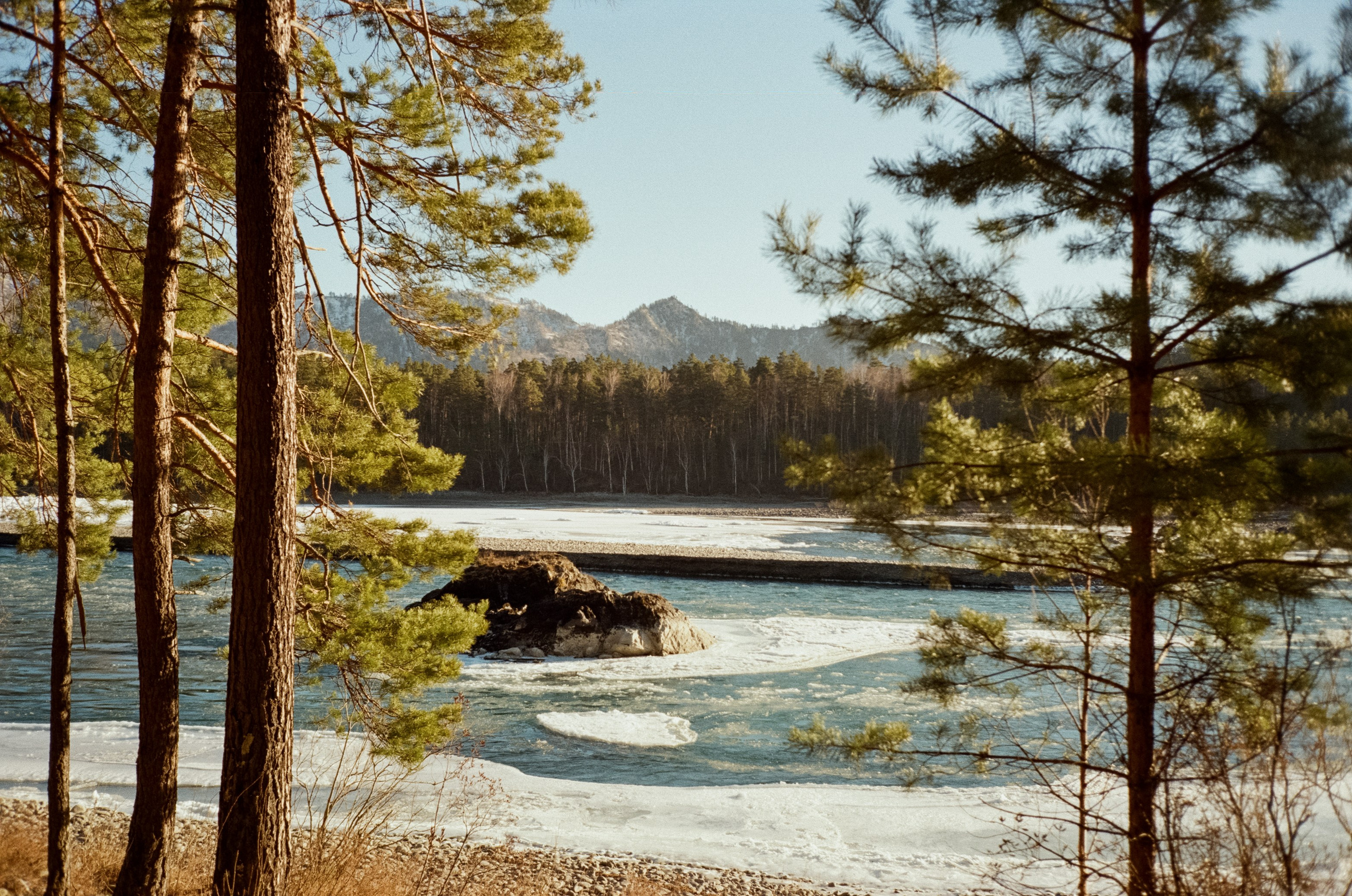 Зима и лето, Катунь и солнце, снег и лед. База Берель и дорога к Coffe. Фотограф-документалист Мария Осокина