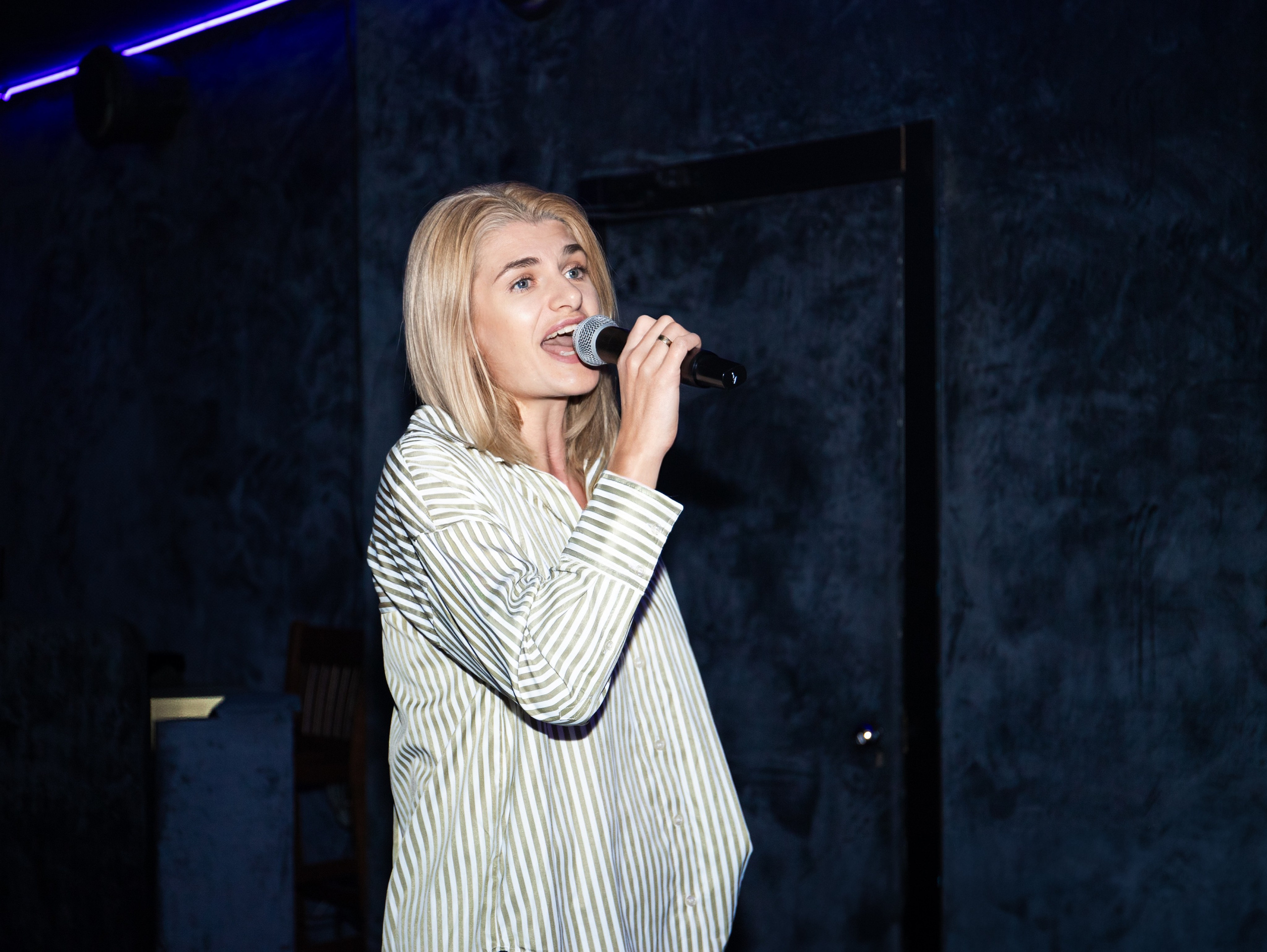 Репортажка из кальян-бара. Свадебный и семейный фотограф в Москве Мила Широких