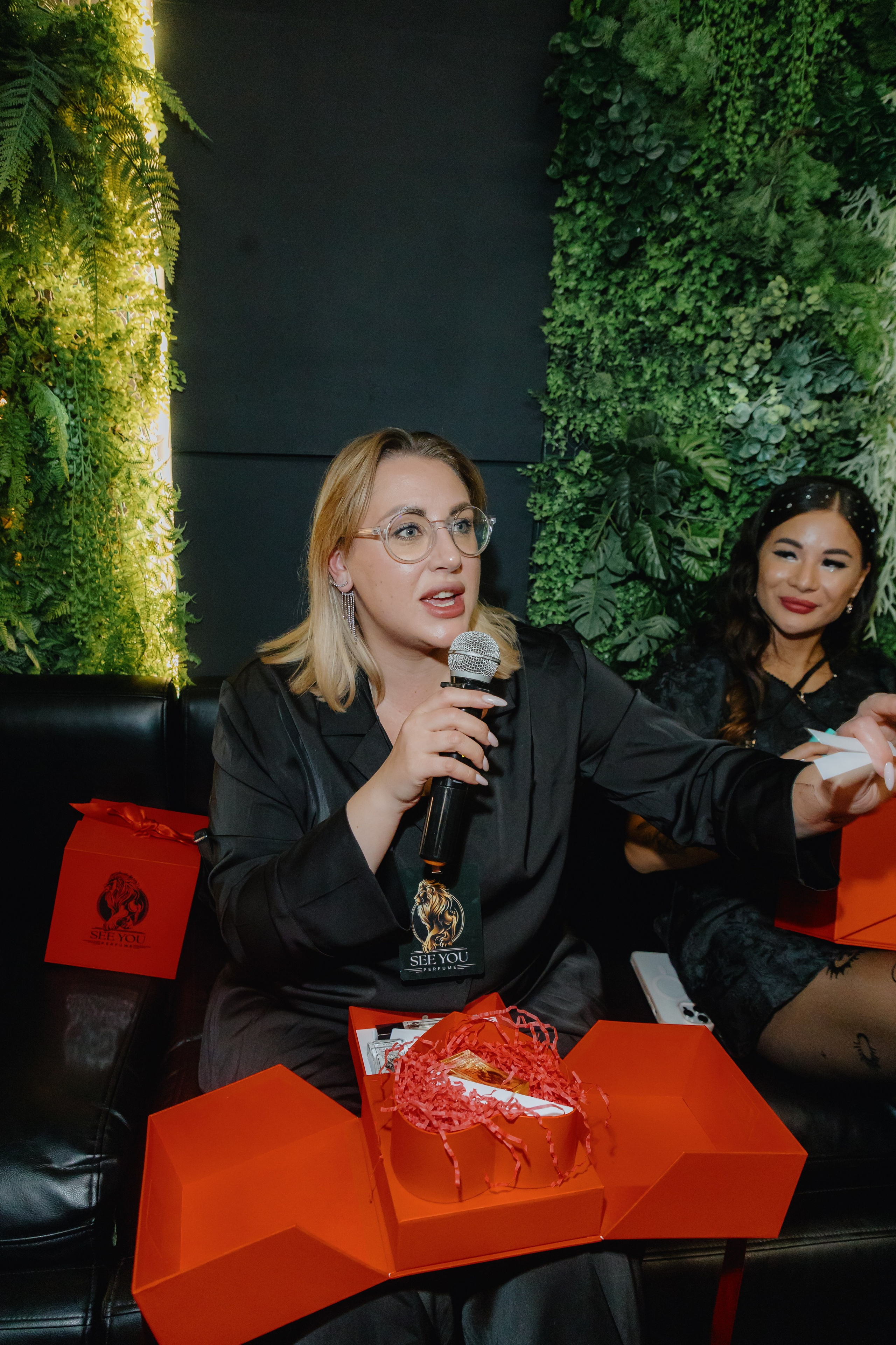 See `You Perfume. Фотограф в Москве и Санкт-Петербурге Дарина