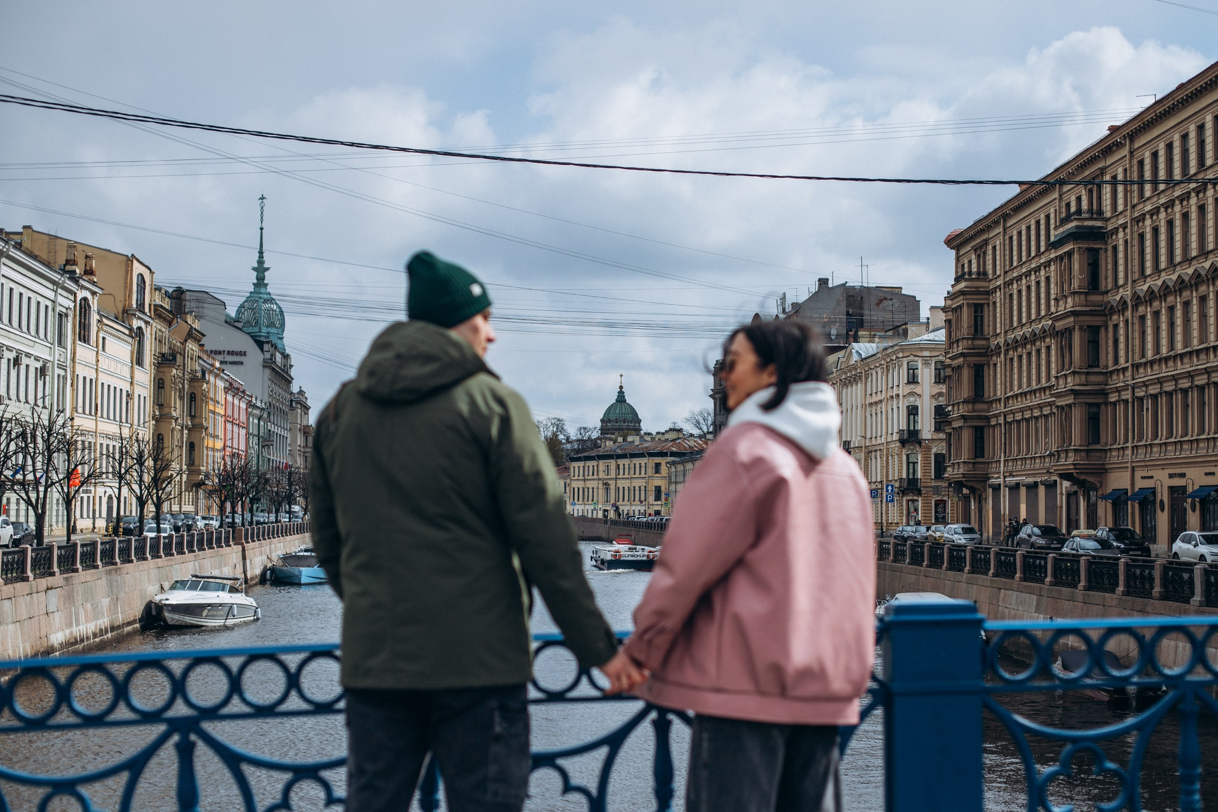 Максим и Катерина в мае. Фотопрогулка в Петербурге. Индивидуальный и семейный фотограф в Санкт-Петербурге