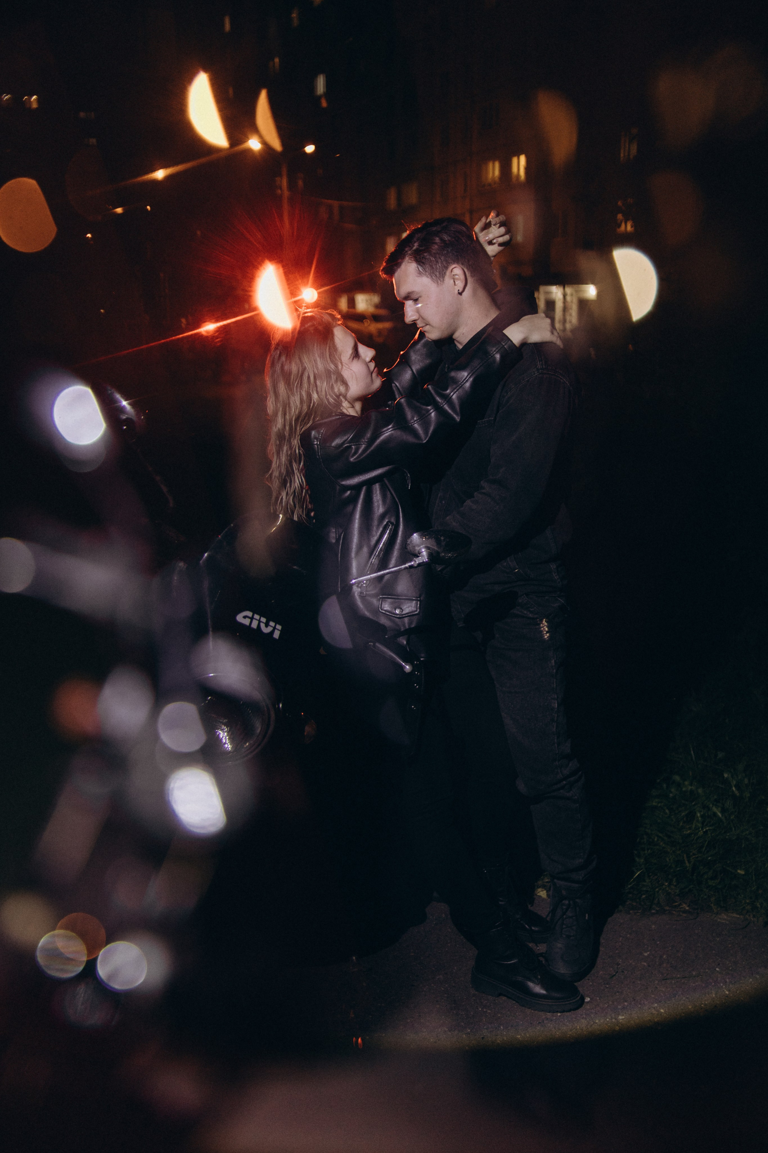 Ангелина и Даниил. Фото на мотоцикле. Фотограф Регина Крикунова г. Красноярск