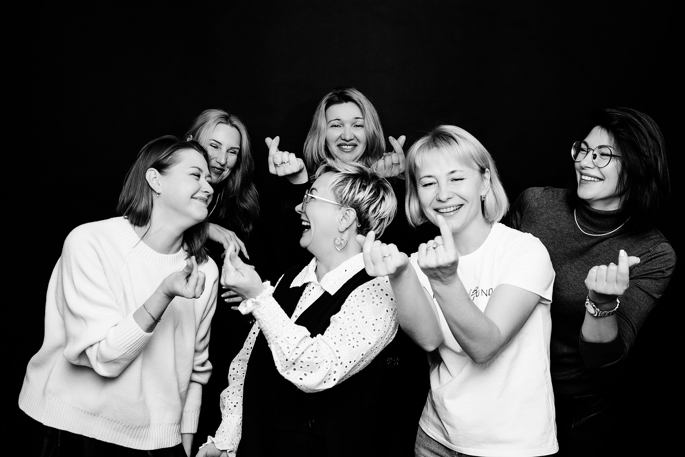 Групповой женский портрет в студии