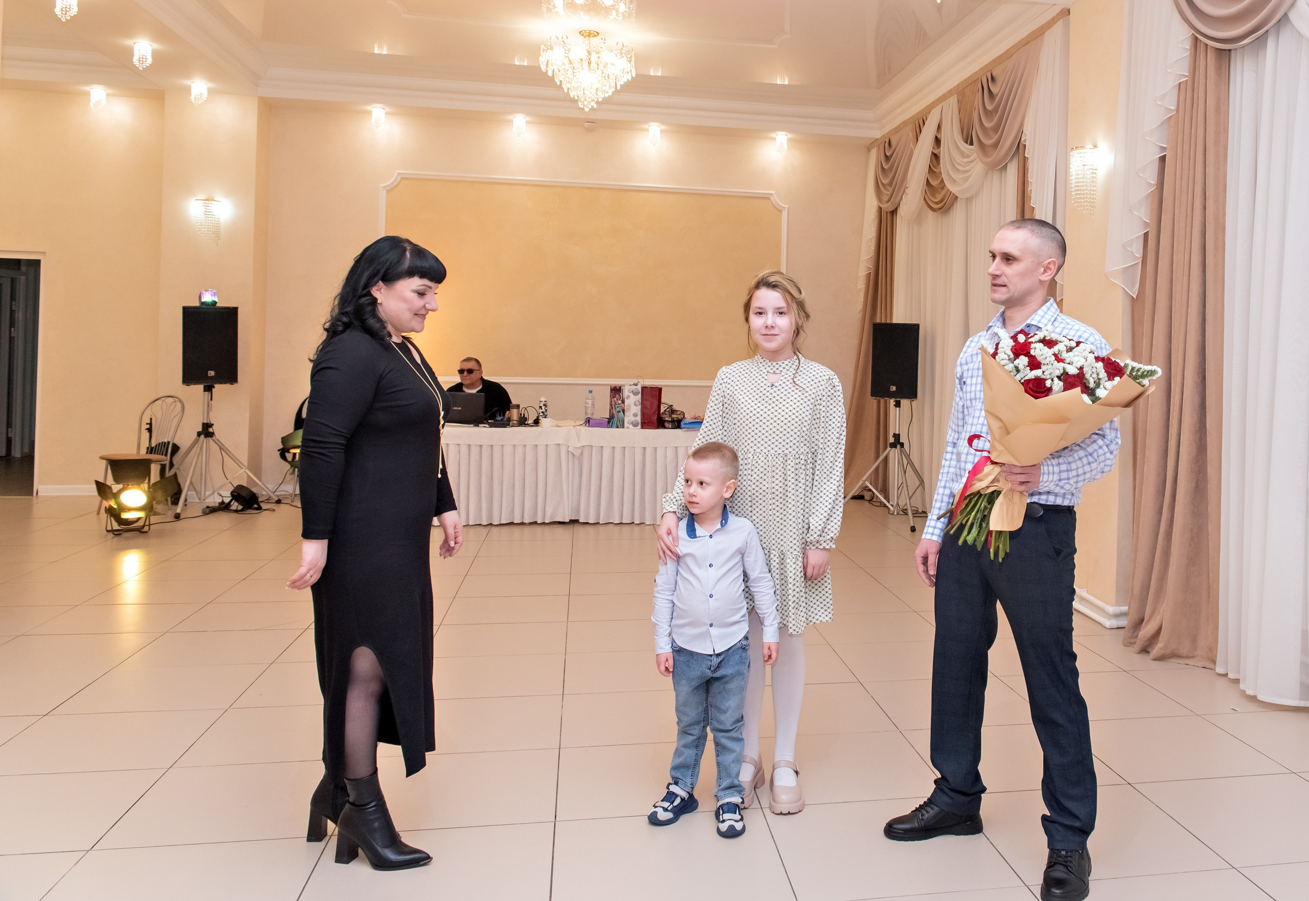 Юбилей Ирины. Ведущая — Наталья Белозерова. Банкетный зал — столовая Радио Завода. Семейный и портретный фотограф Кыштым Челябинск Марина Шигапова