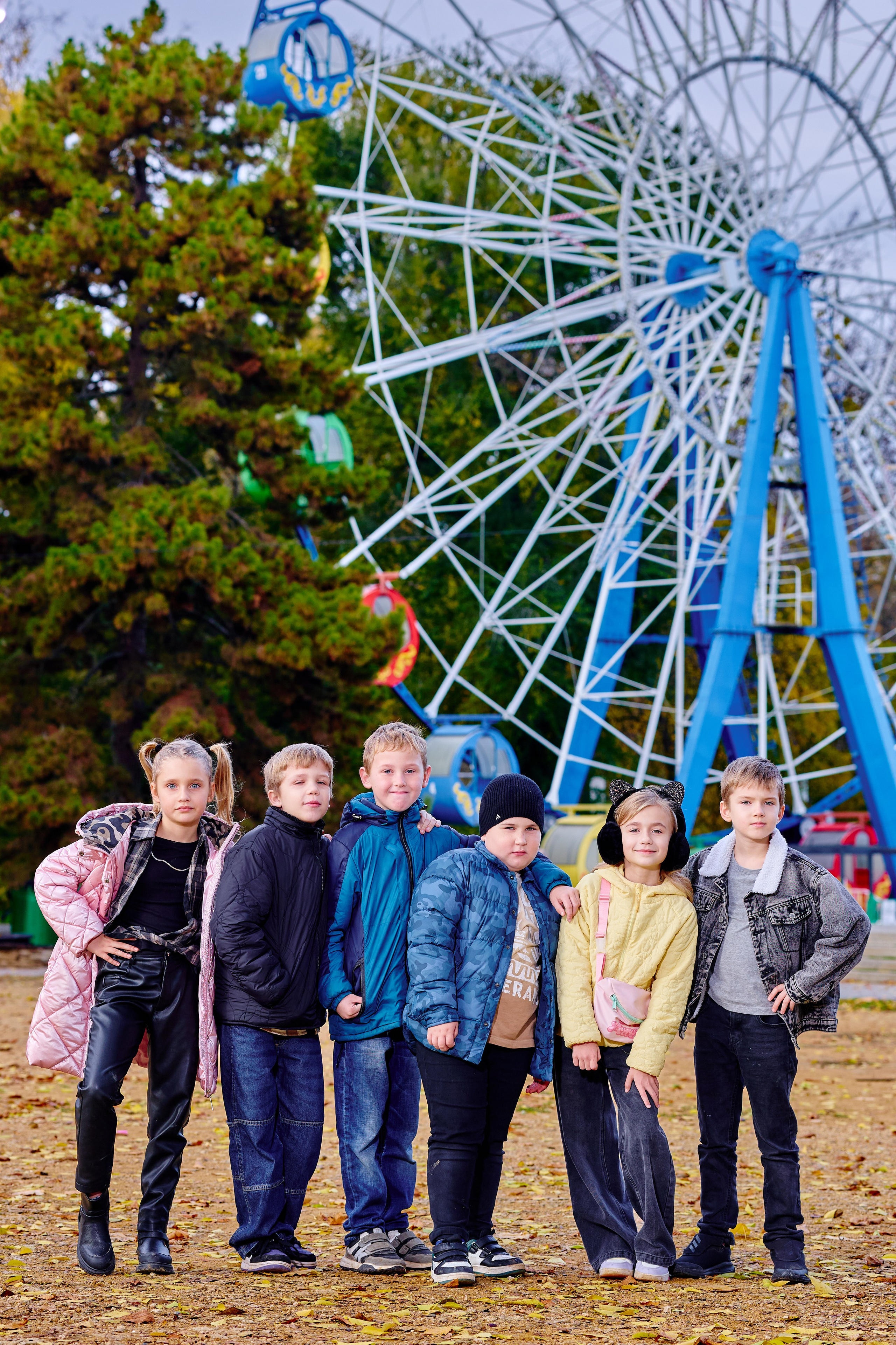 Прогулка в парке классом. Фотограф Выпускные альбомы Таганрог Сергей Коробченко
