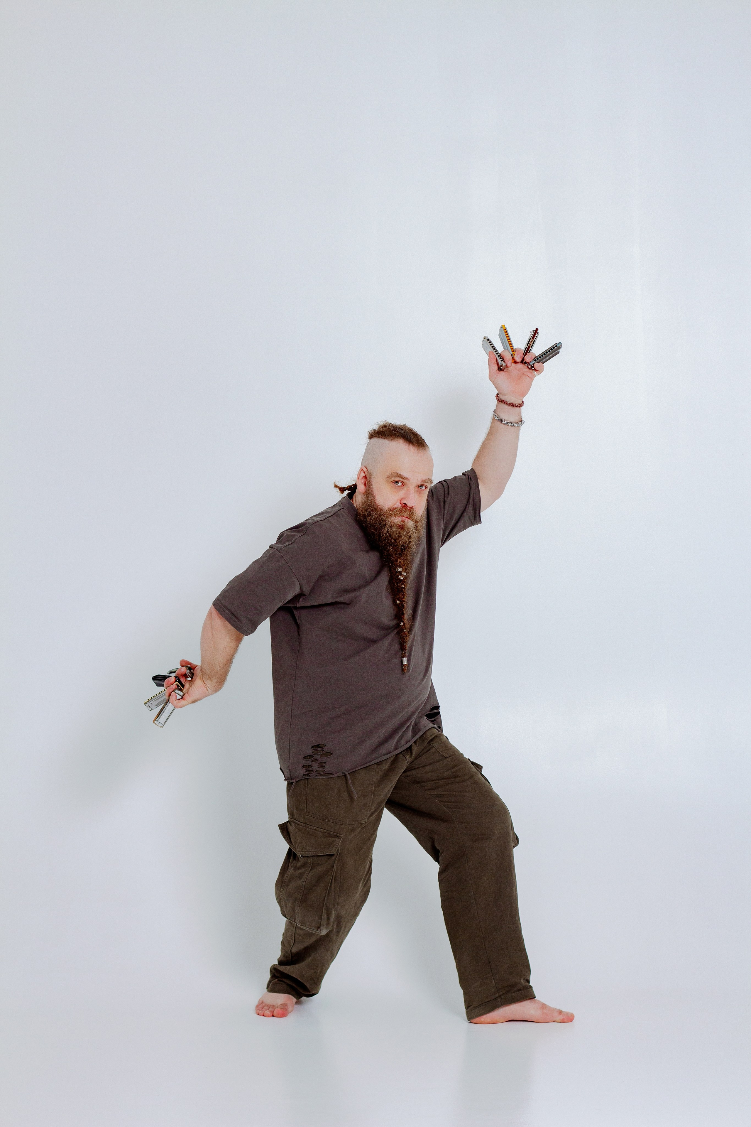 Борис Плотников. Губная гармоника. Мужской портрет, фотосессия для музыканта. Фотограф в Екатеринбурге Пойгина Елена