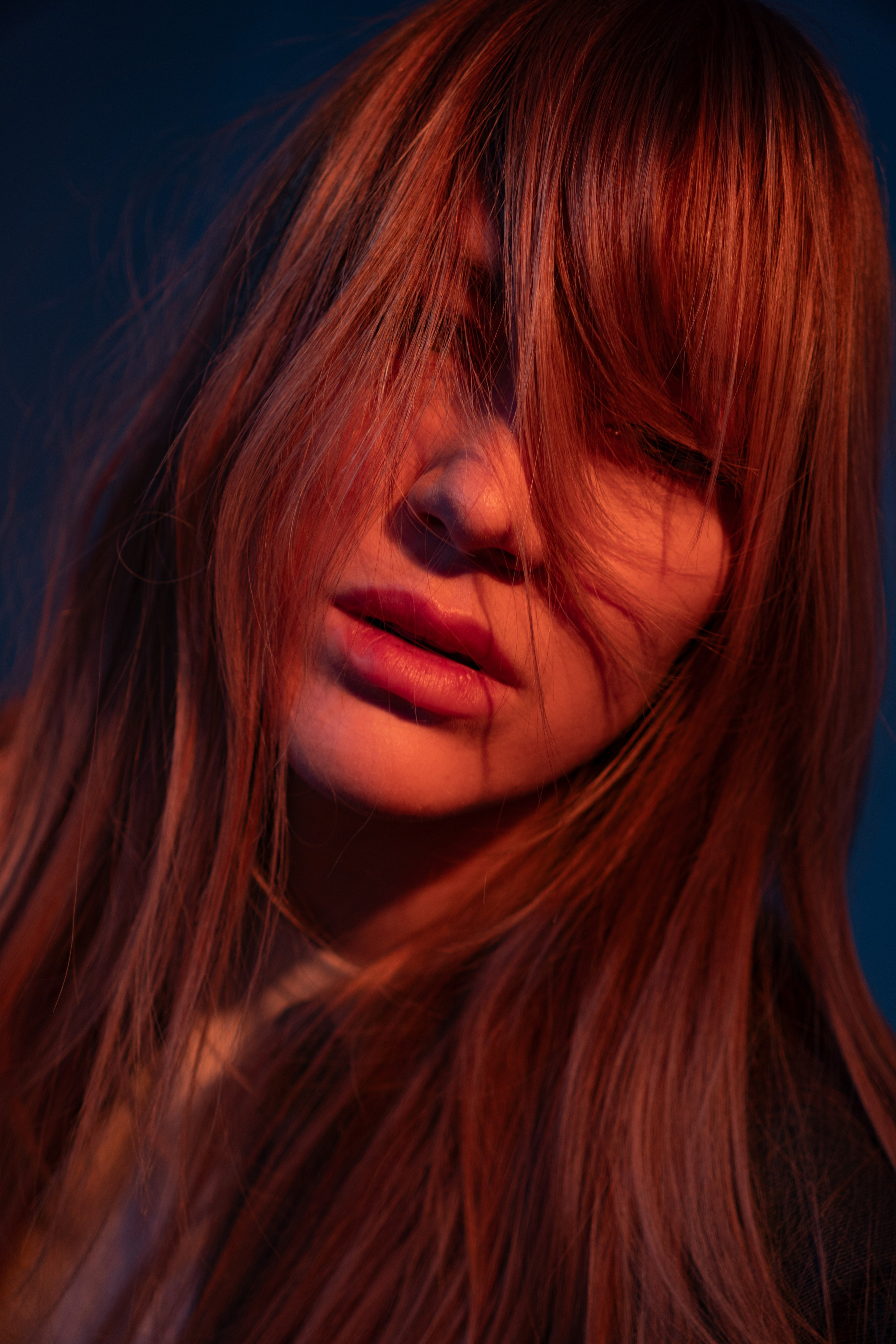 Женский портрет в студии — естественный и искусственный свет. Фотограф в Хабаровске Дмитрий Лемешков