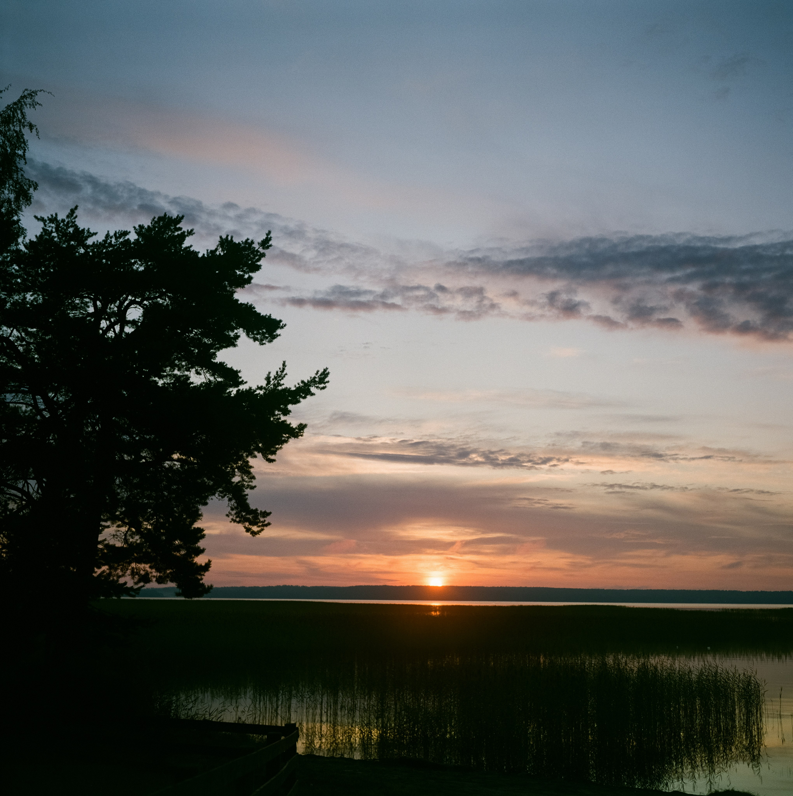 Серия закатов на озере Отрадном / Super Fujica-6 / Fujifilm Reala 100