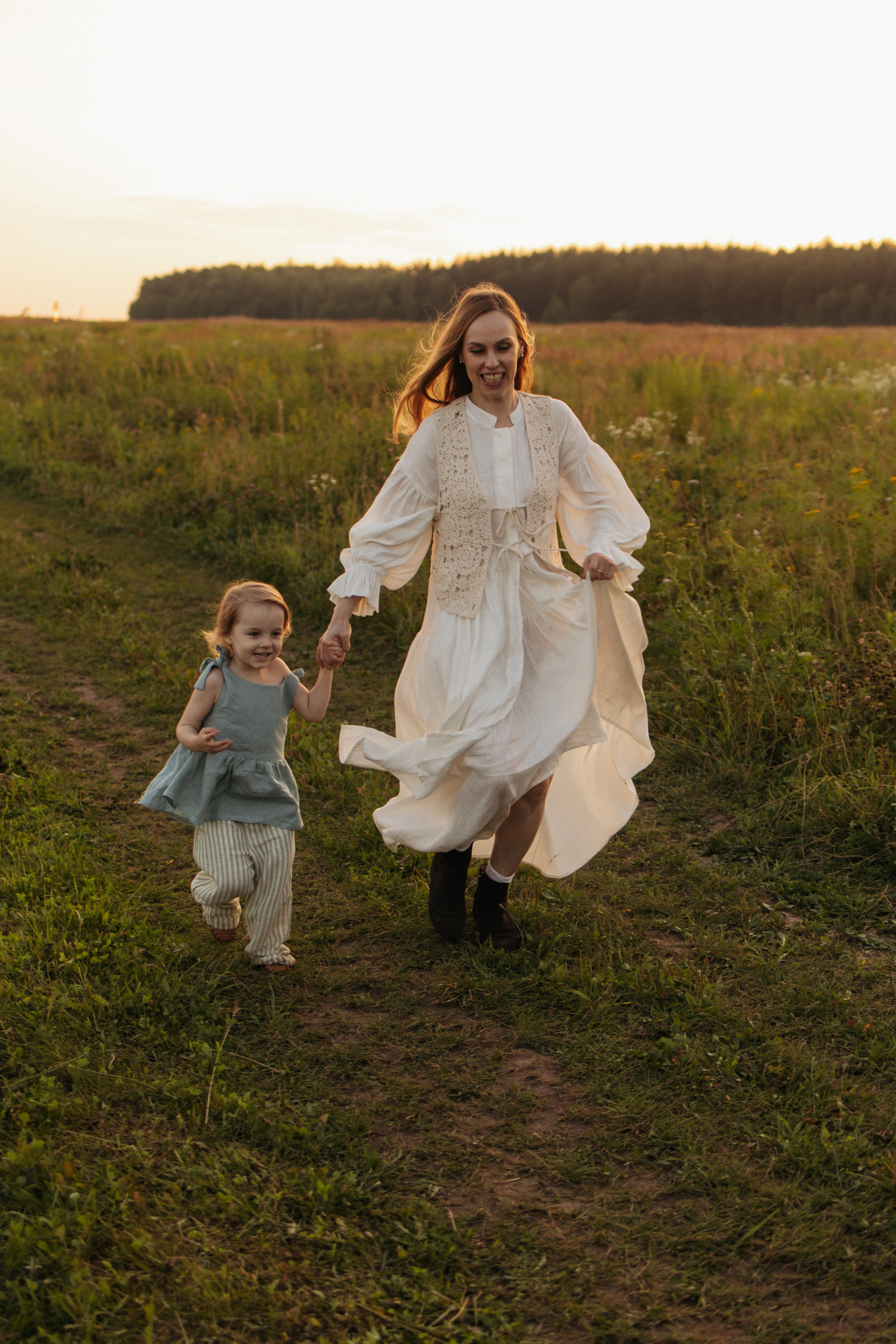 Семейная фотосессия в поле. Семейный фотограф в Москве Марина Петра