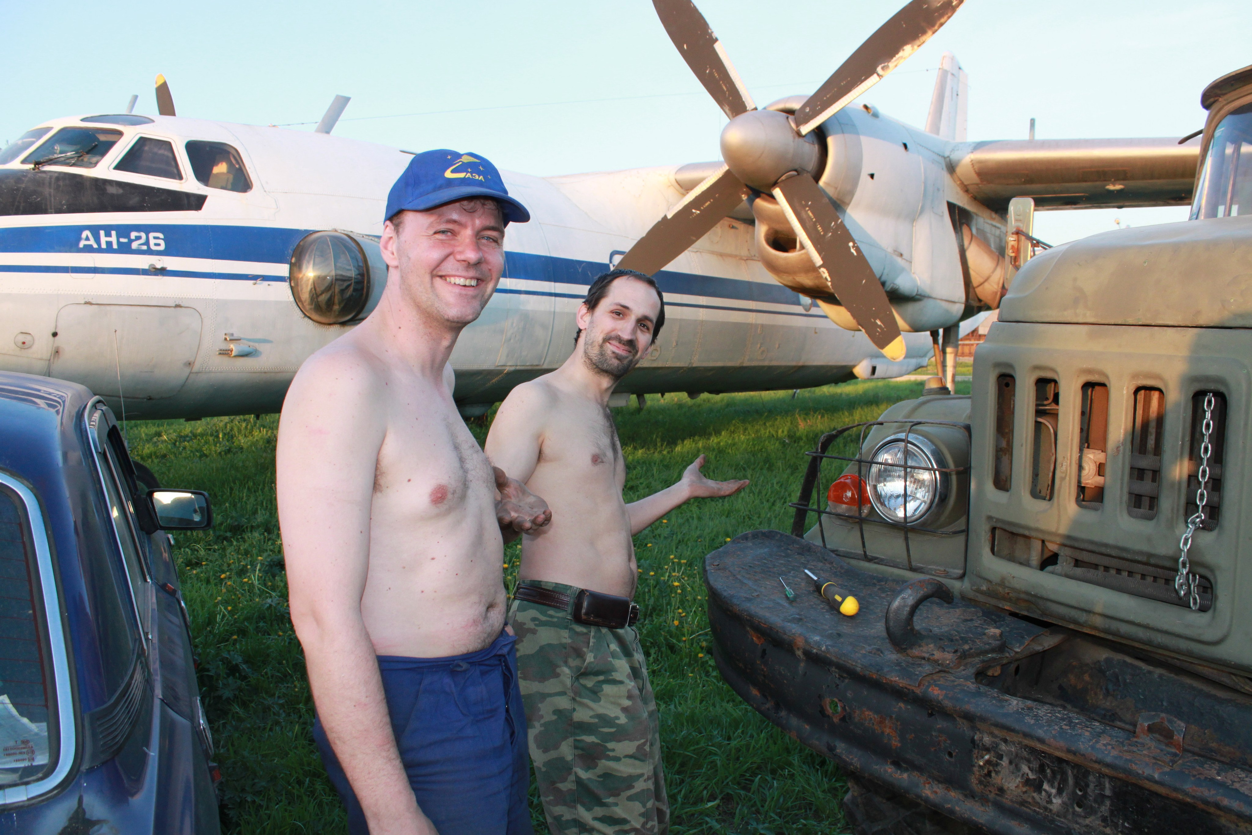 Ил-14Т «Голубая Мечта» работы в Тушино (2011 г.). Фотоальбом показывающий увлекательный мир авиации и мир медведей Андрея Иванова