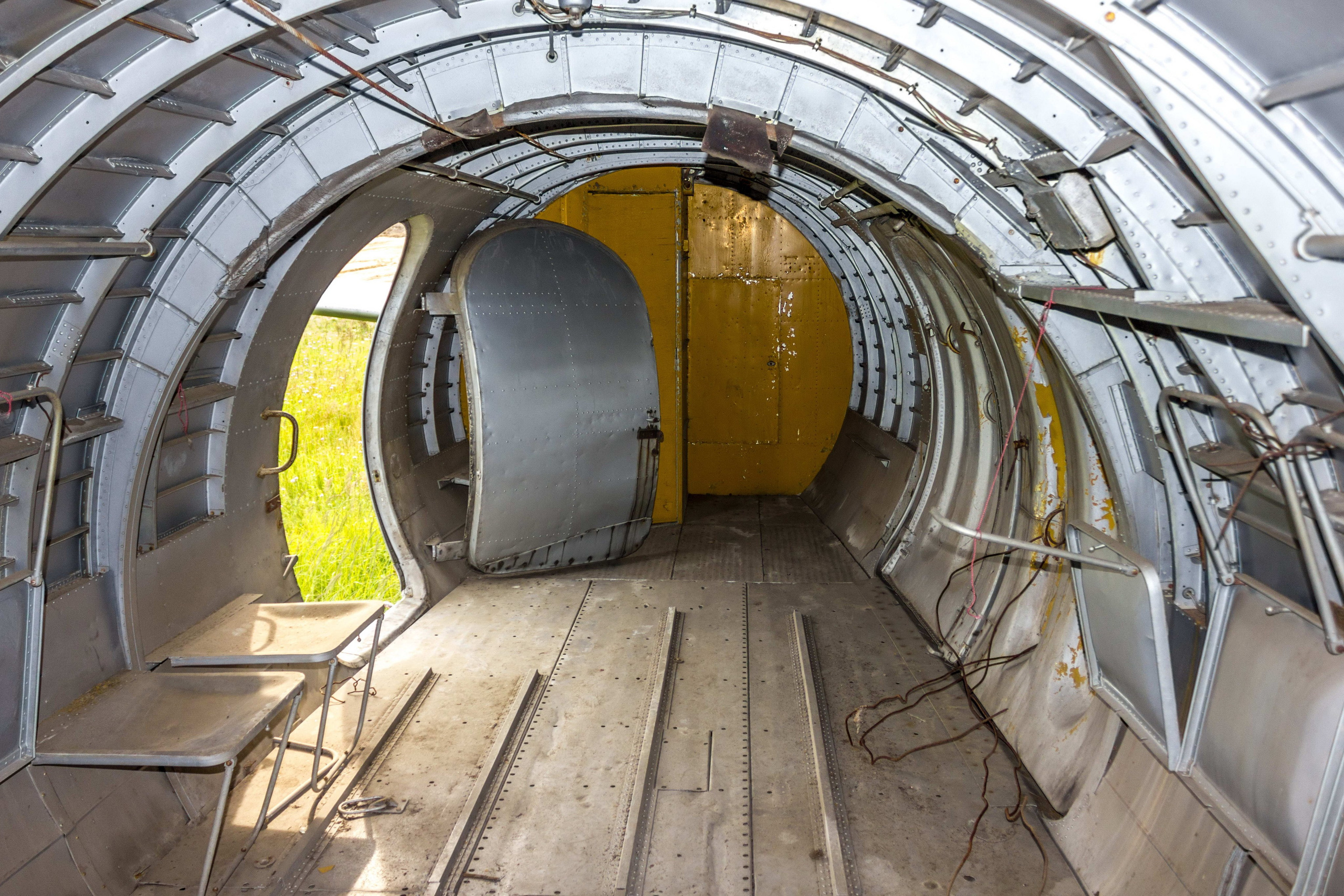 Ил-12 (Монино). Фотоальбом показывающий увлекательный мир авиации и мир медведей Андрея Иванова