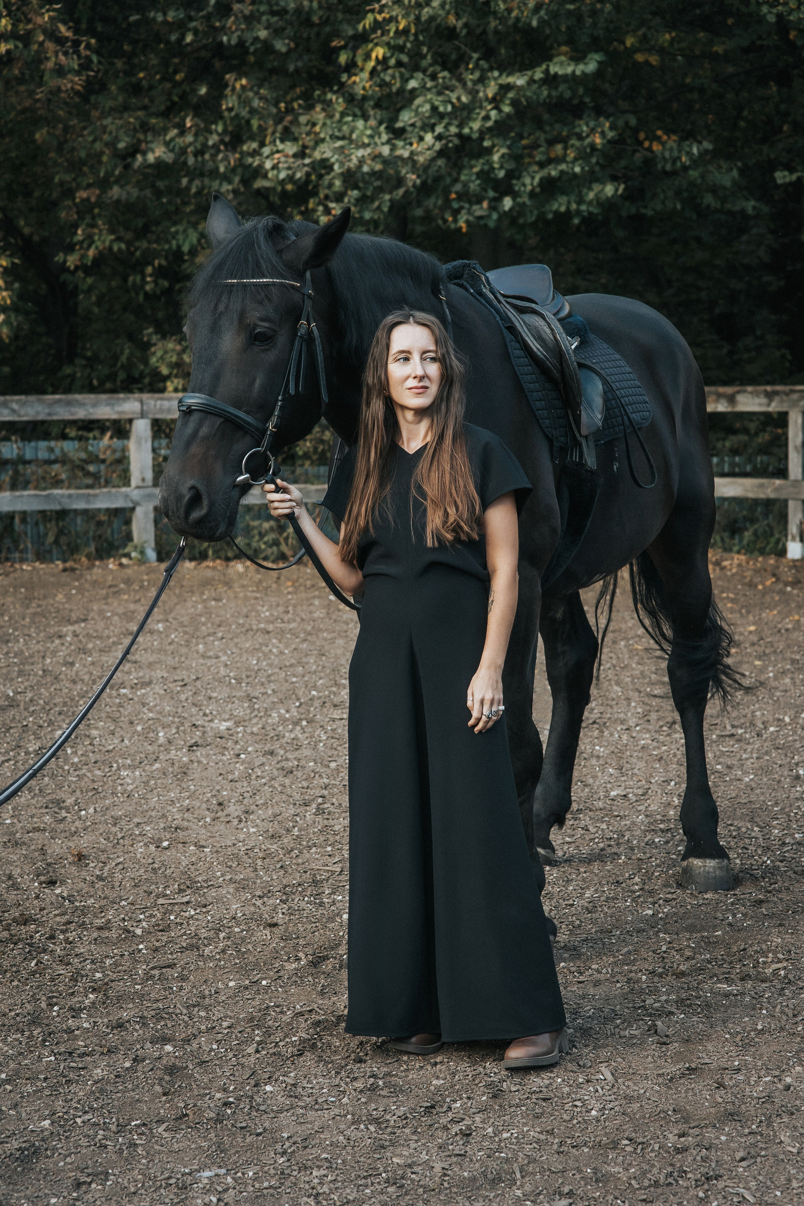 Большая семья и черный конь Султан. Семейный фотограф в Москве Наталья Чуб, заказать Фотокнигу