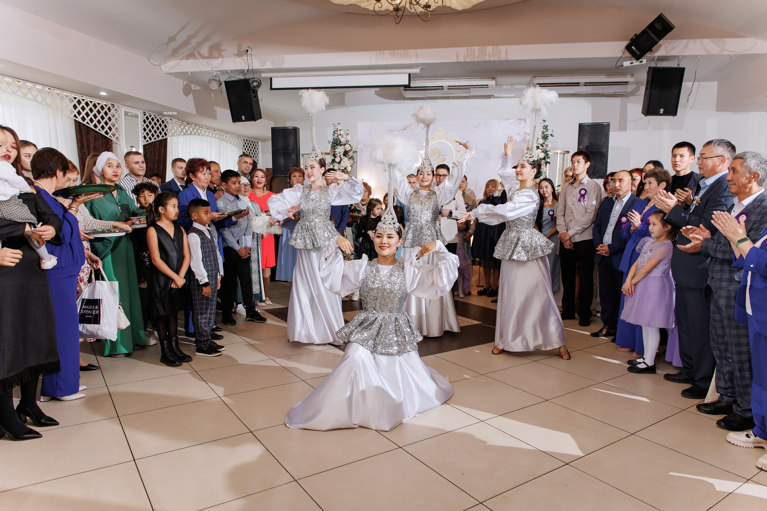 Karina & Bagdat. Anne Miller | Photographer