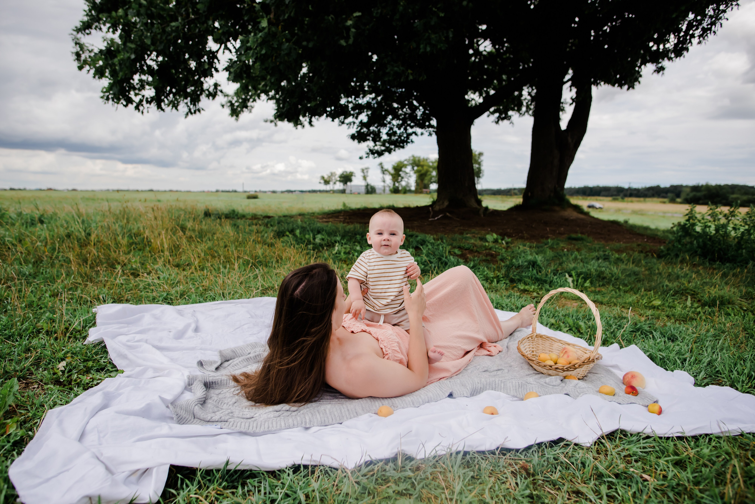 Анна и ее семья, фотосессия в поле. Свадебный и семейный фотограф Евгения Кононова