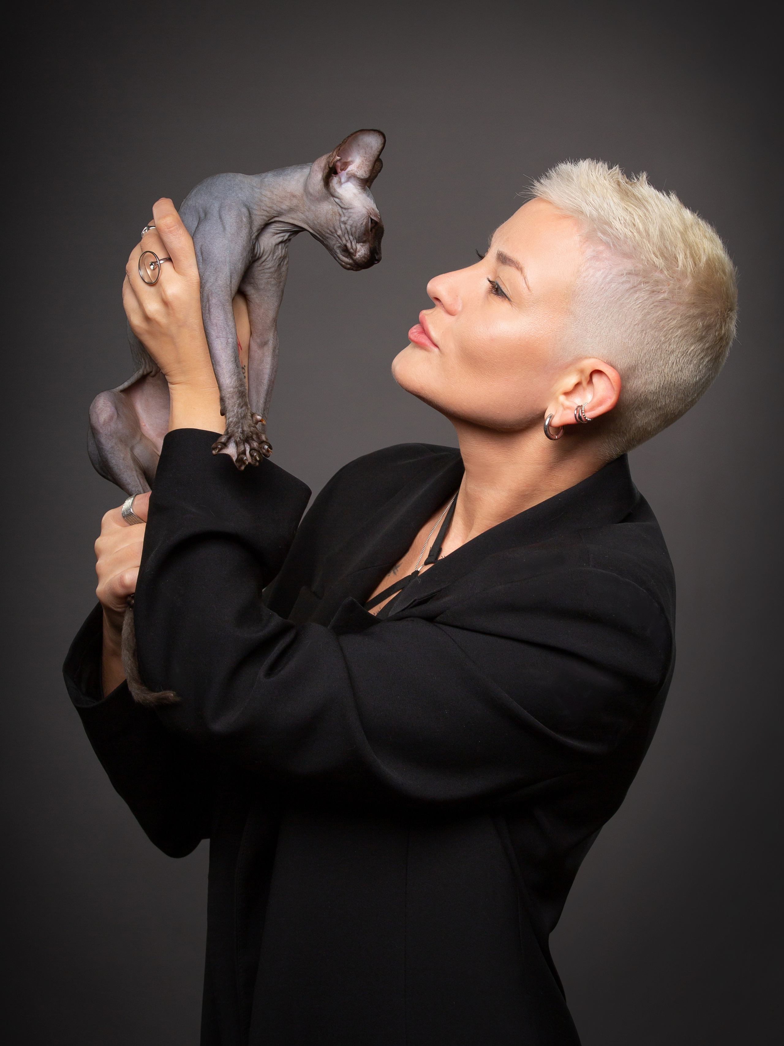 С кошкой. Фотограф Мария Кольцова