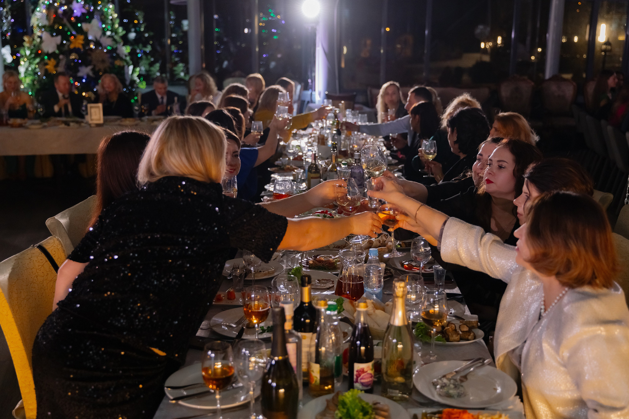 Корпоративная новогодняя фотосъемка для BELARUSBANK в Ресторане «Урарту». Свадебный фотограф в Минске/Беларуси Сергей Спиридонов