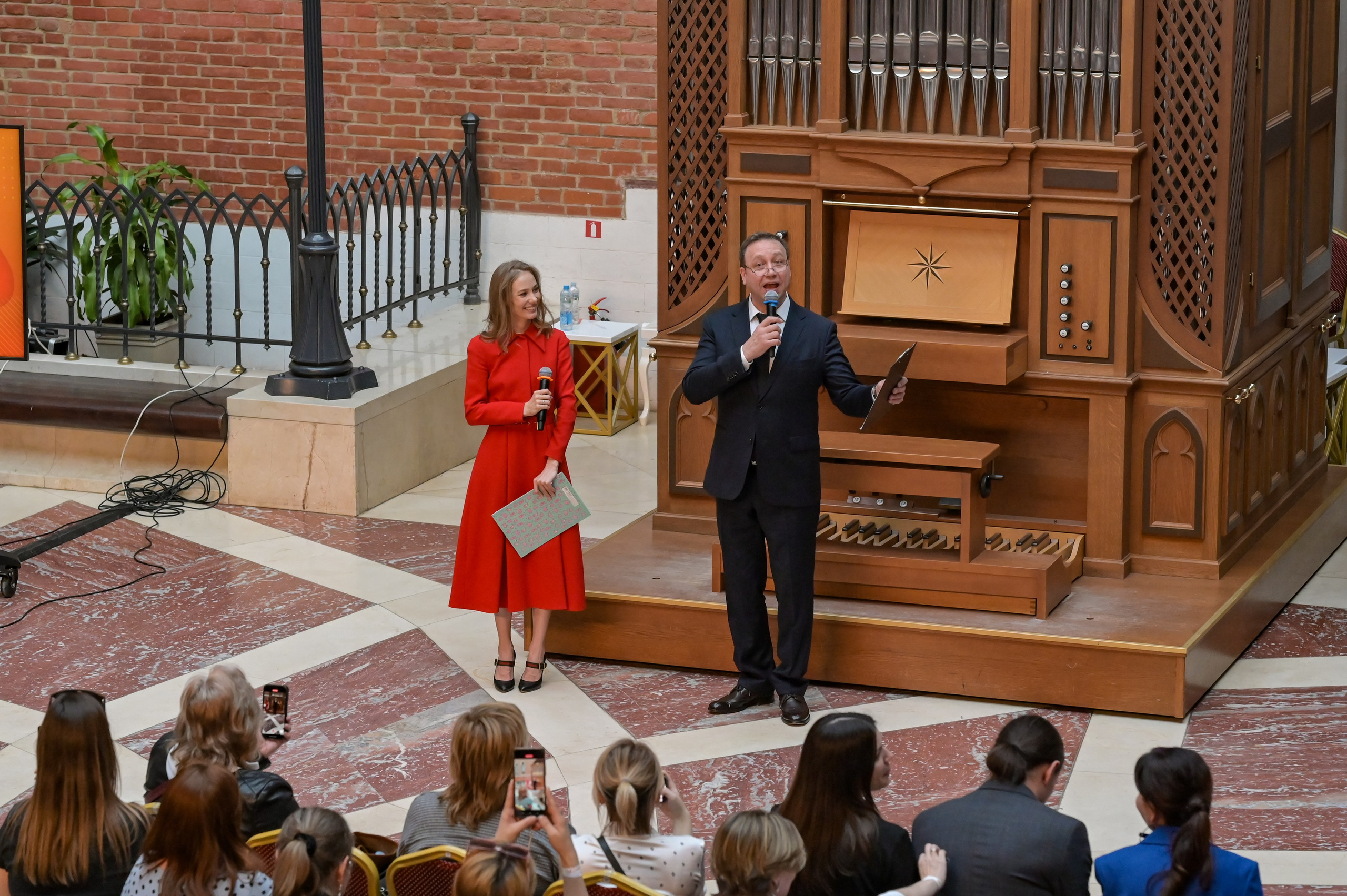 «Люди как люди» Царицыно 2024 г. Семейный и репортажный фотограф в Москве Анастасия Трубкина