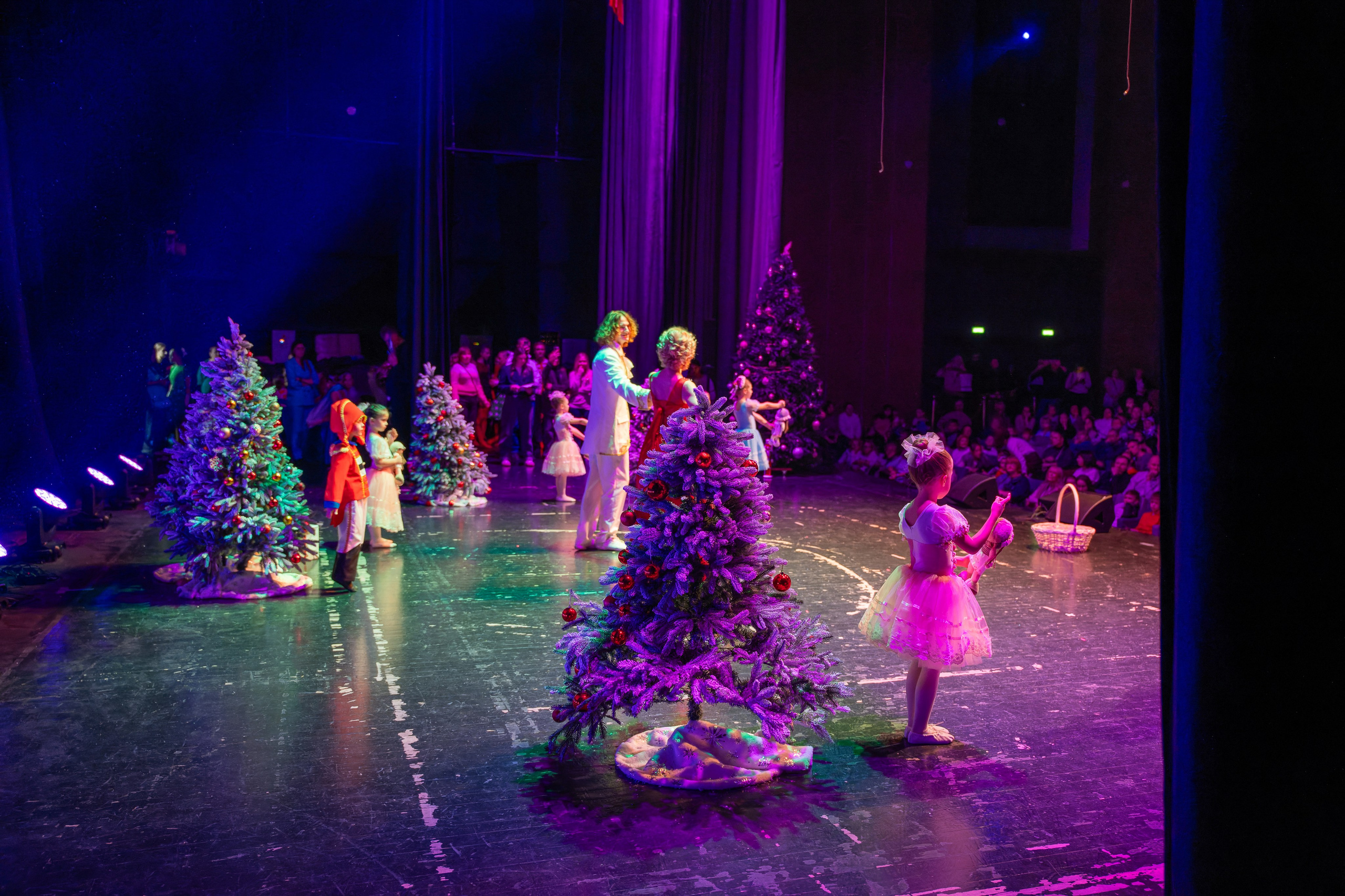 Съёмка новогодних праздников, елки для детей и родителей. «Студия DRONAVT`s» — видеосъёмка и фотография г. Москва