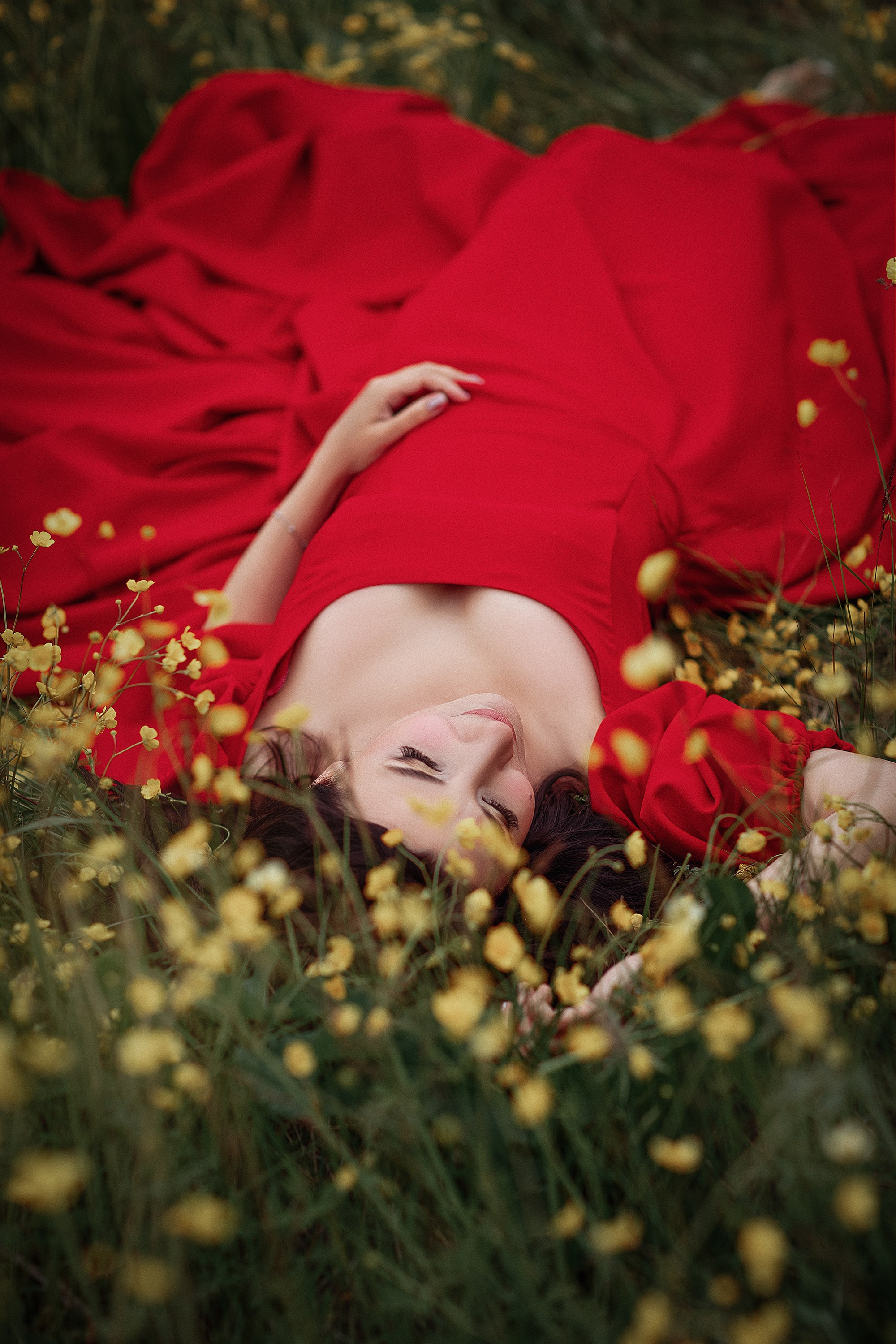 Платья из плотных тканей, тяжелые. Фотограф Алёна Яковлева