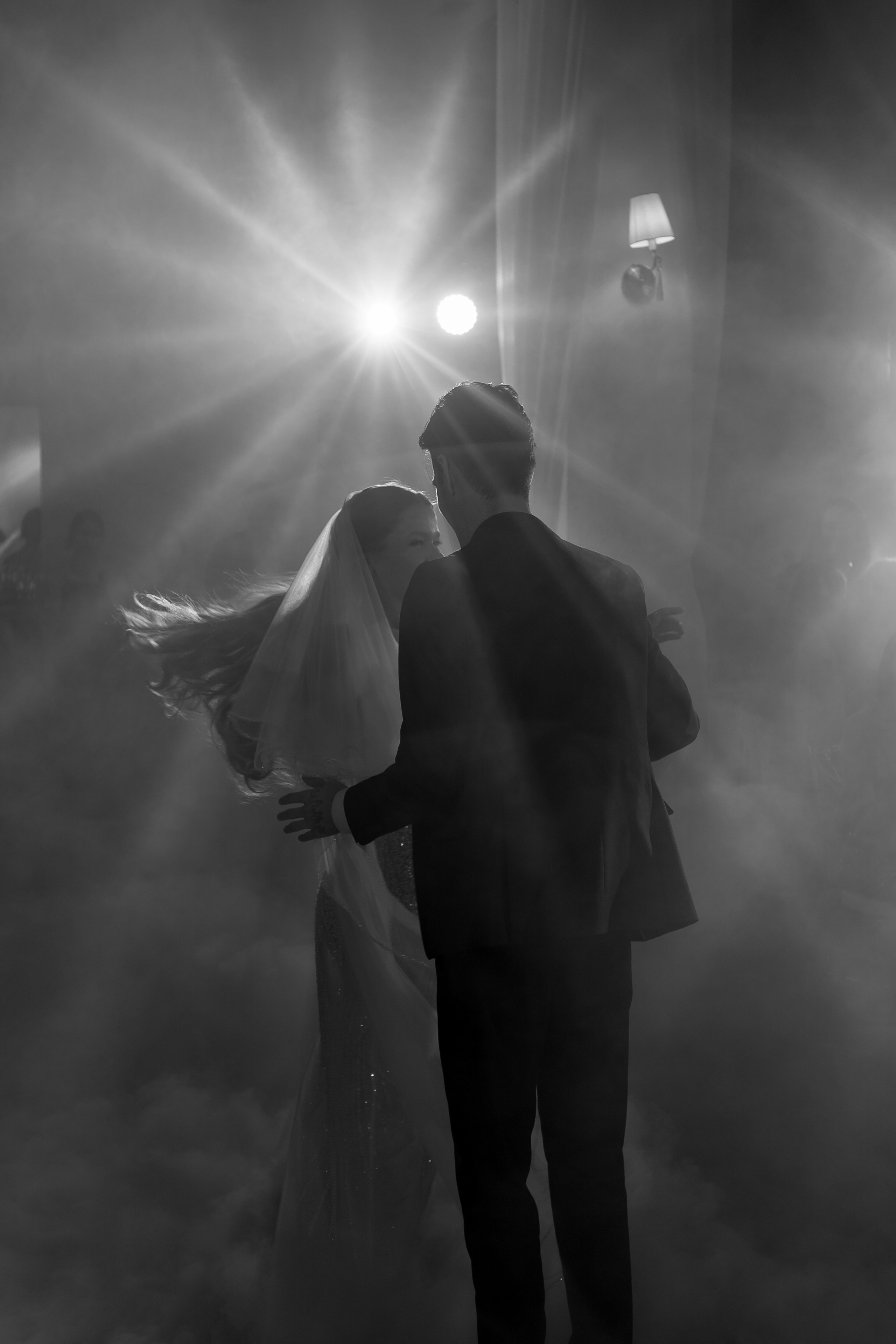 ПЕРВЫЙ ТАНЕЦ МОЛОДЫХ НА БАНКЕТЕ. ТРОГАТЕЛЬНЫЙ МОМЕНТ (СНЯТО В СИБИРЕ В НИЖНЕВАРТОВСКЕ). Профессиональный фотограф, Санкт-Петербург — Виктория Богомолова