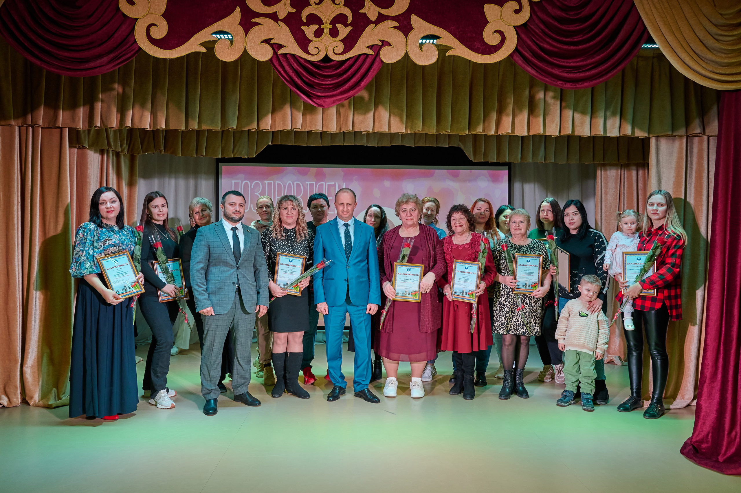 8 марта Виноградный. Жизнь курорта Кабардинка в фотографиях