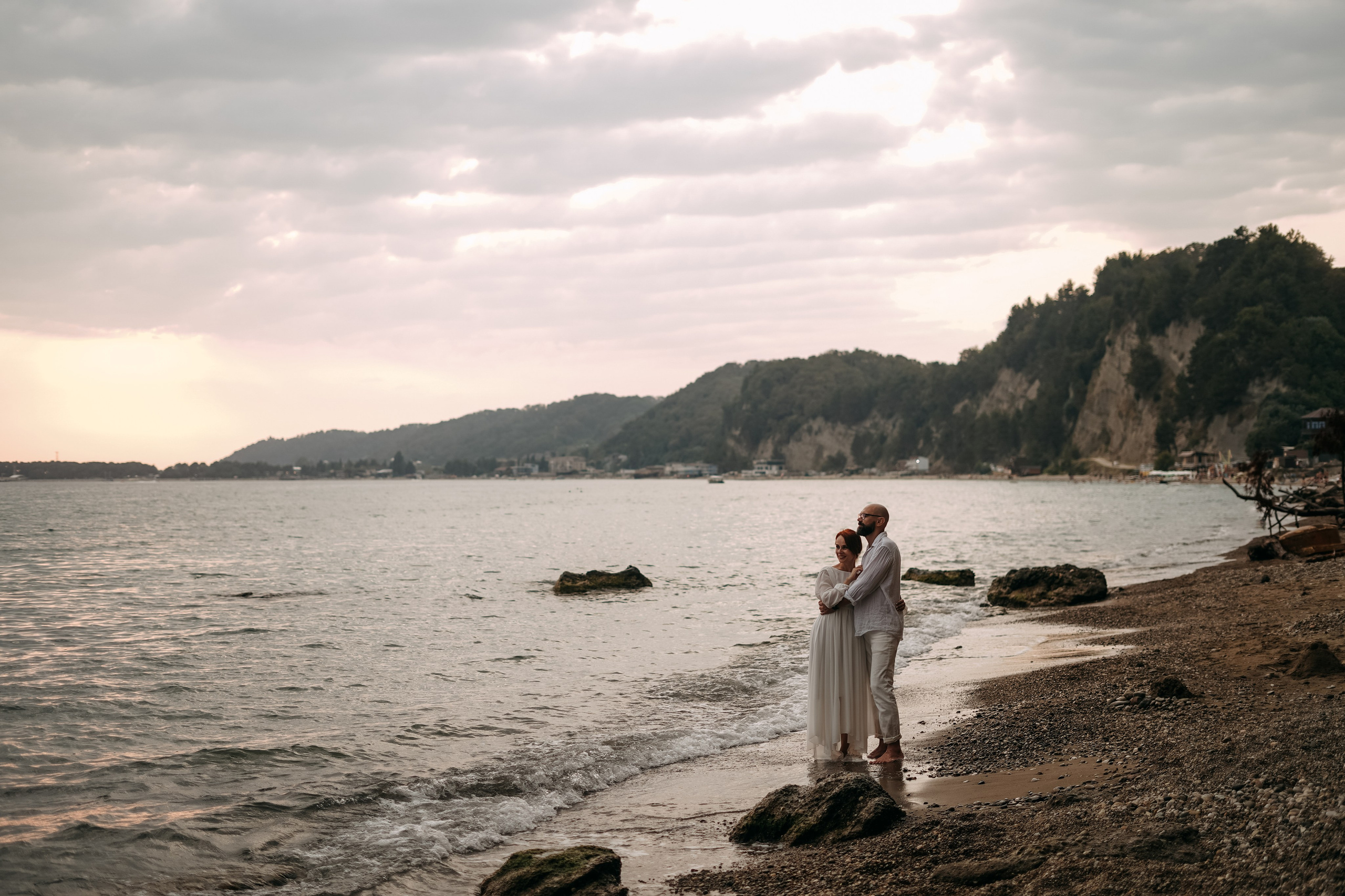 Алина и Владимир на побережье Пицунды. Фотограф в Сочи и Абхазии | Фототуры | September Air