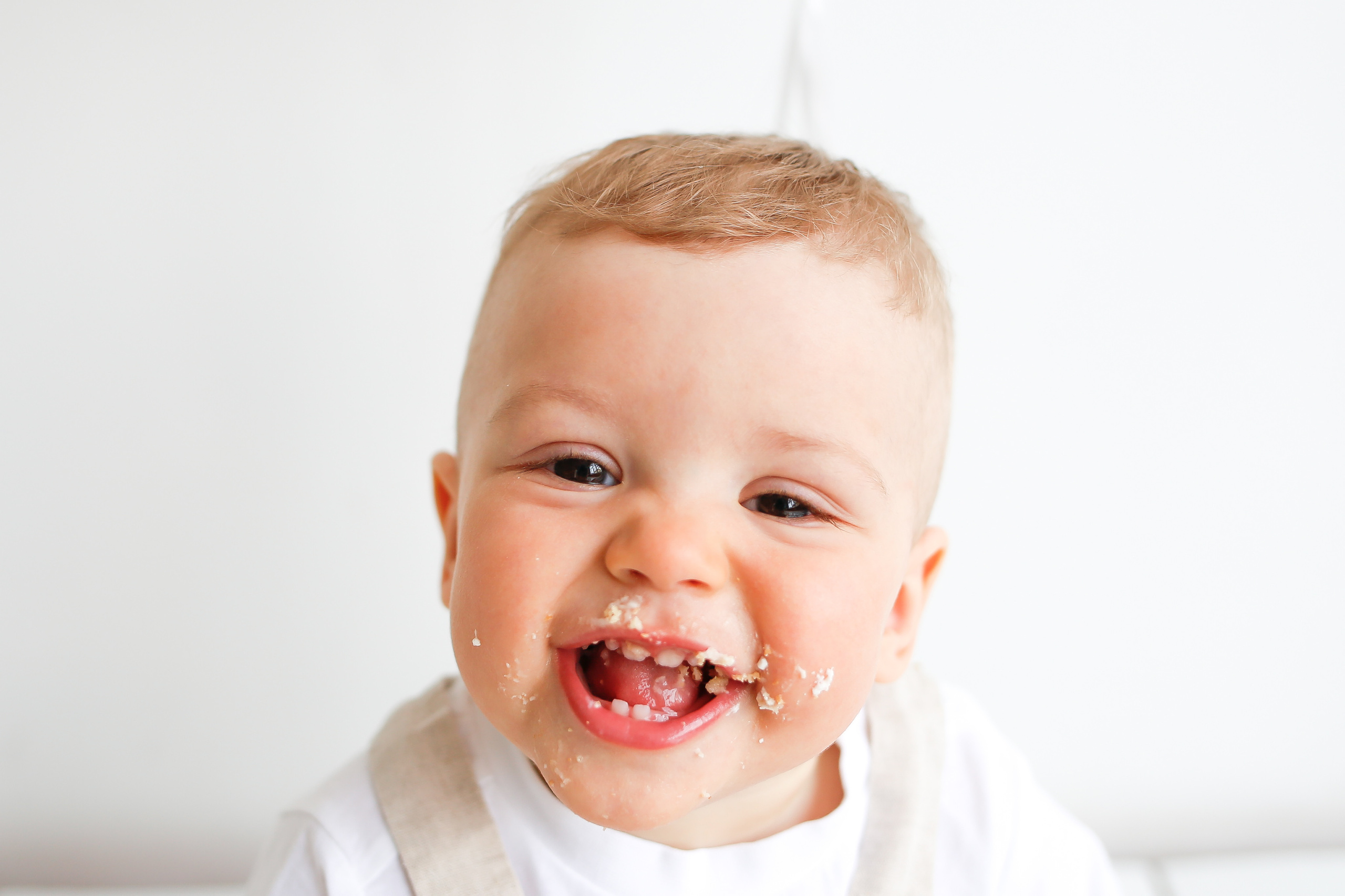 Крушение тортика на один годик. Детский и семейный фотограф Санкт-Петербург, фотосессия Спб