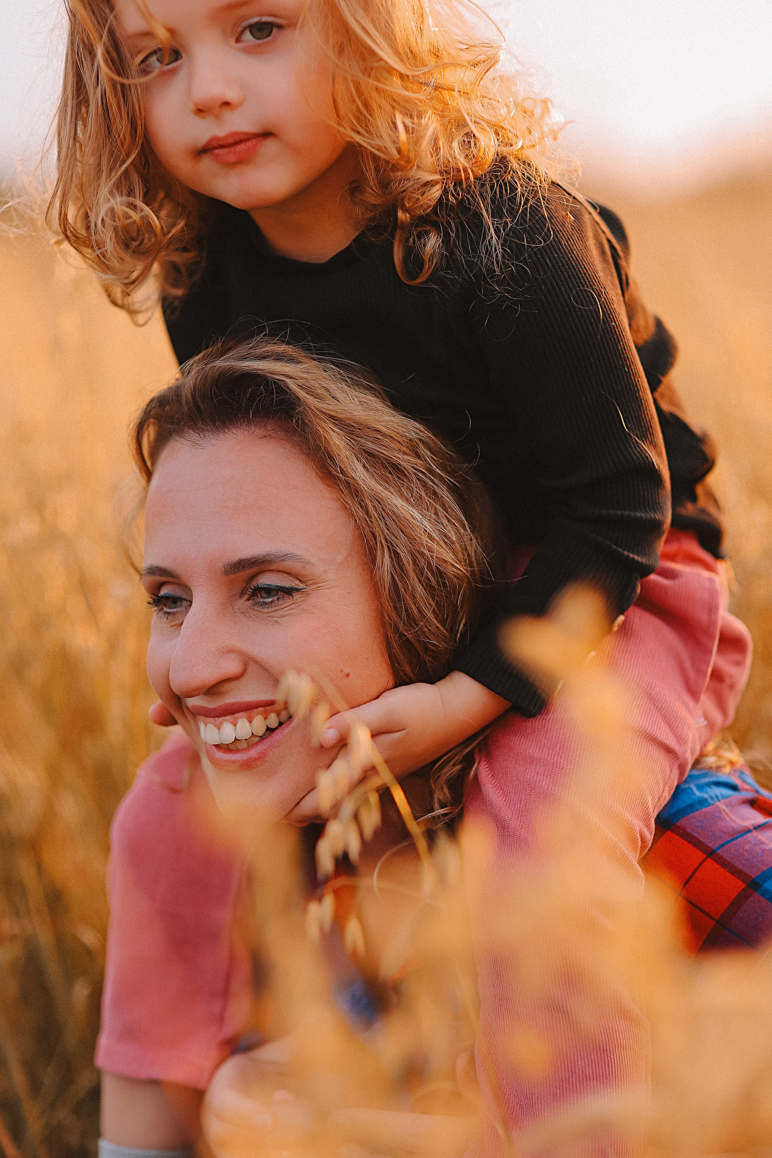 Поле. Семейный фотограф Тюмень, фотограф на роды Салмина Мария