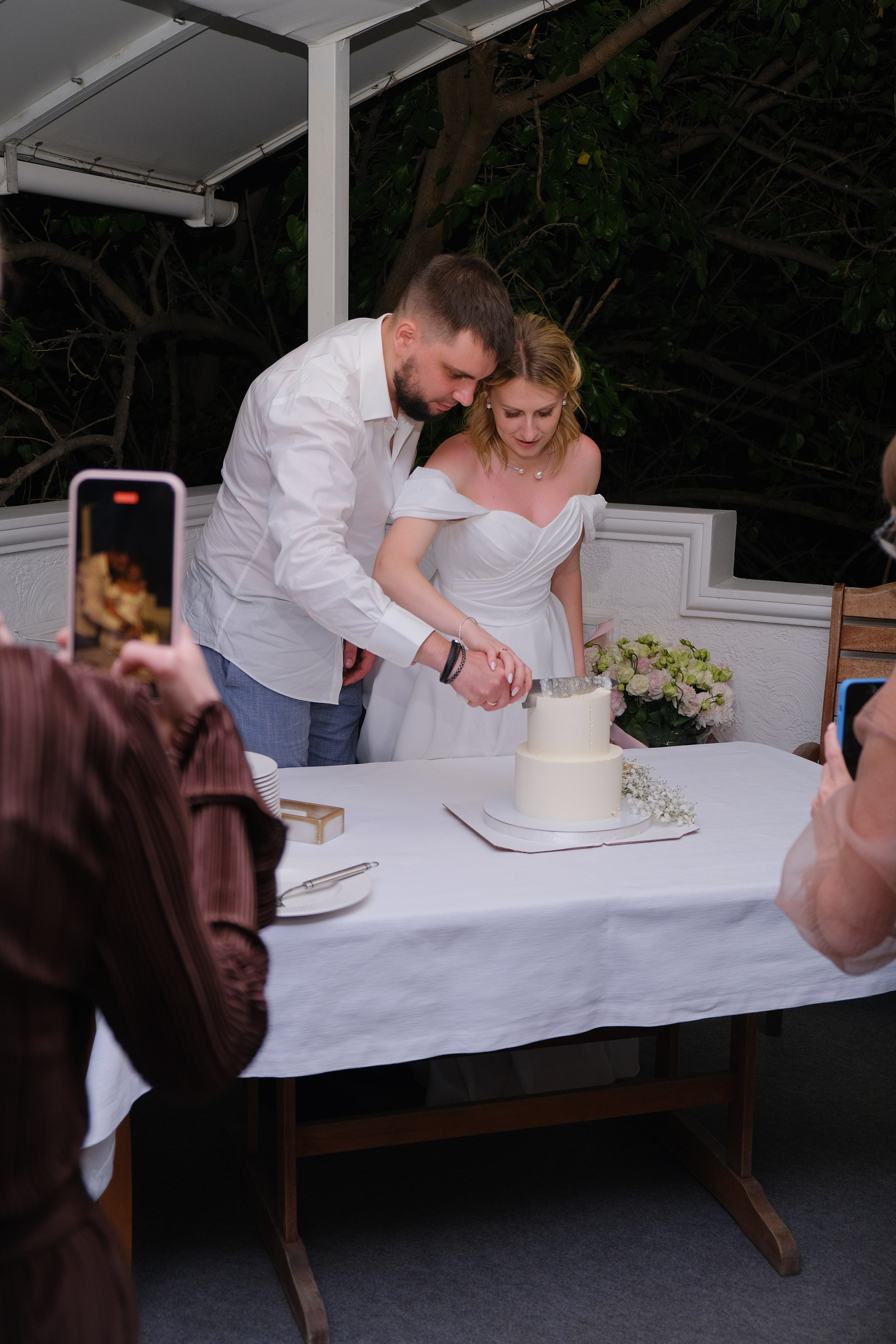 Свадебная фотосессия в Старая ялтинская дорога, фотолент. Профессиональная фотосъемка в Крыму. Натуральные эмоции и живые кадры. Забронируйте дату прямо сейчас!