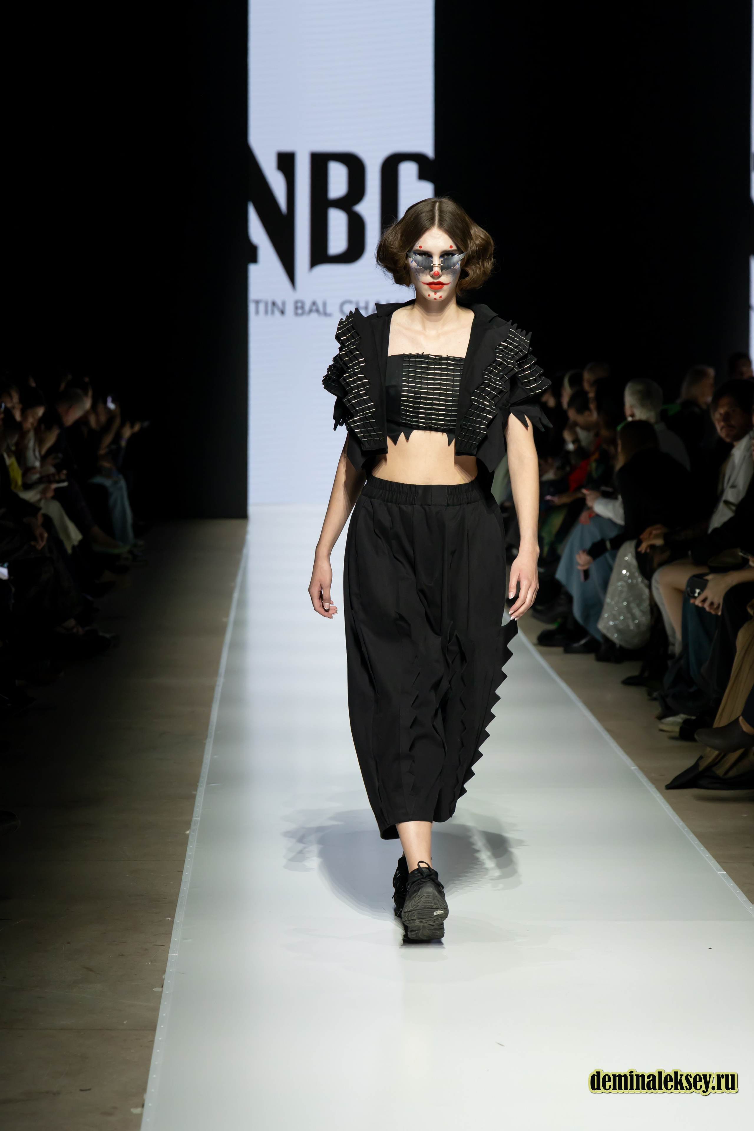 Московская неделя моды 2024 9 октября дизайнер NITIN BAL CHAHUAN presented by Fashion Design Council of India. Репортажный, семейный и студийный фотограф в Москве Демин Алексей