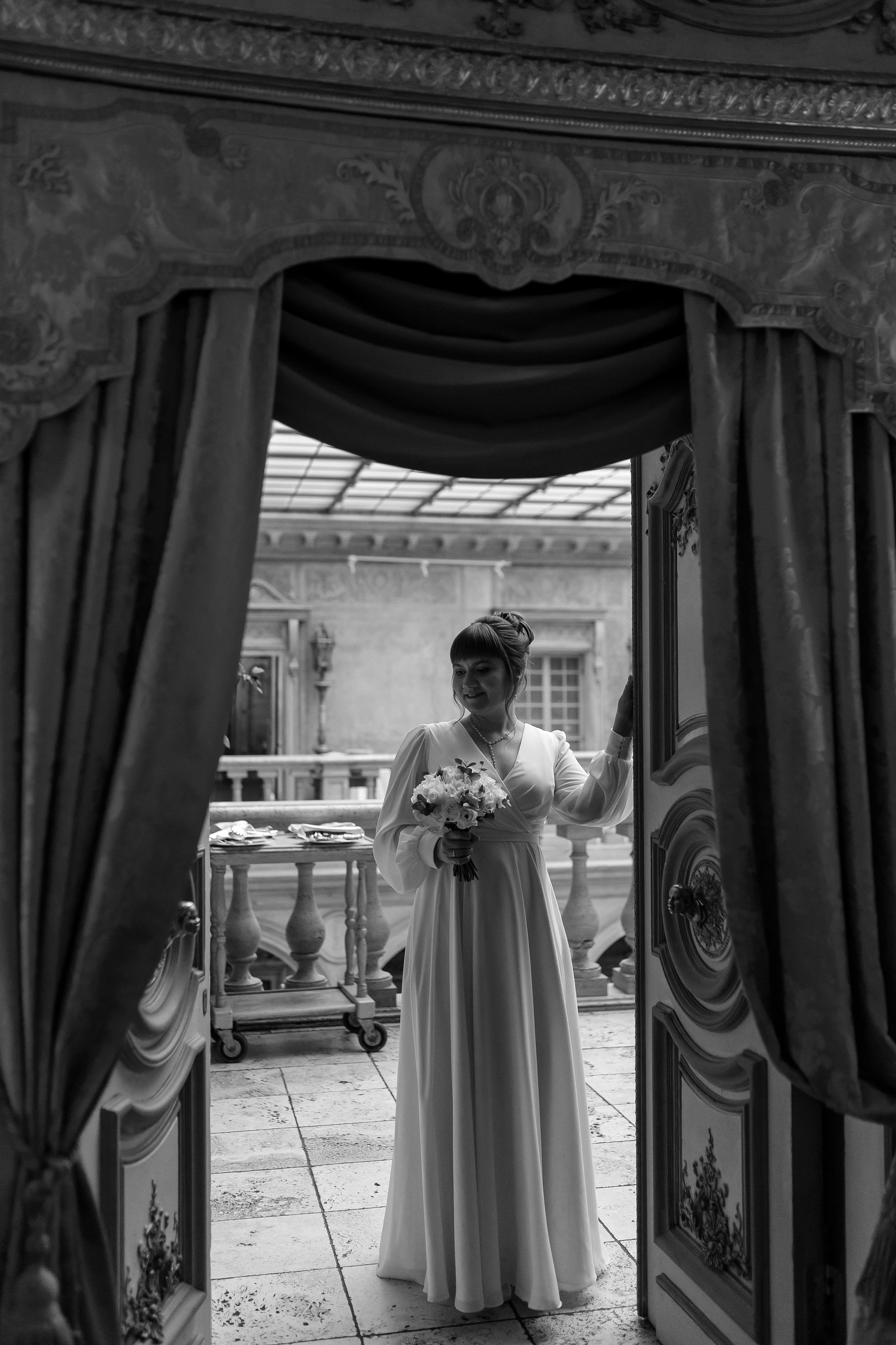 Свадебная фотосессия в ресторане Турандот. Свадебный фотограф в Москве Дарья Олендарёва