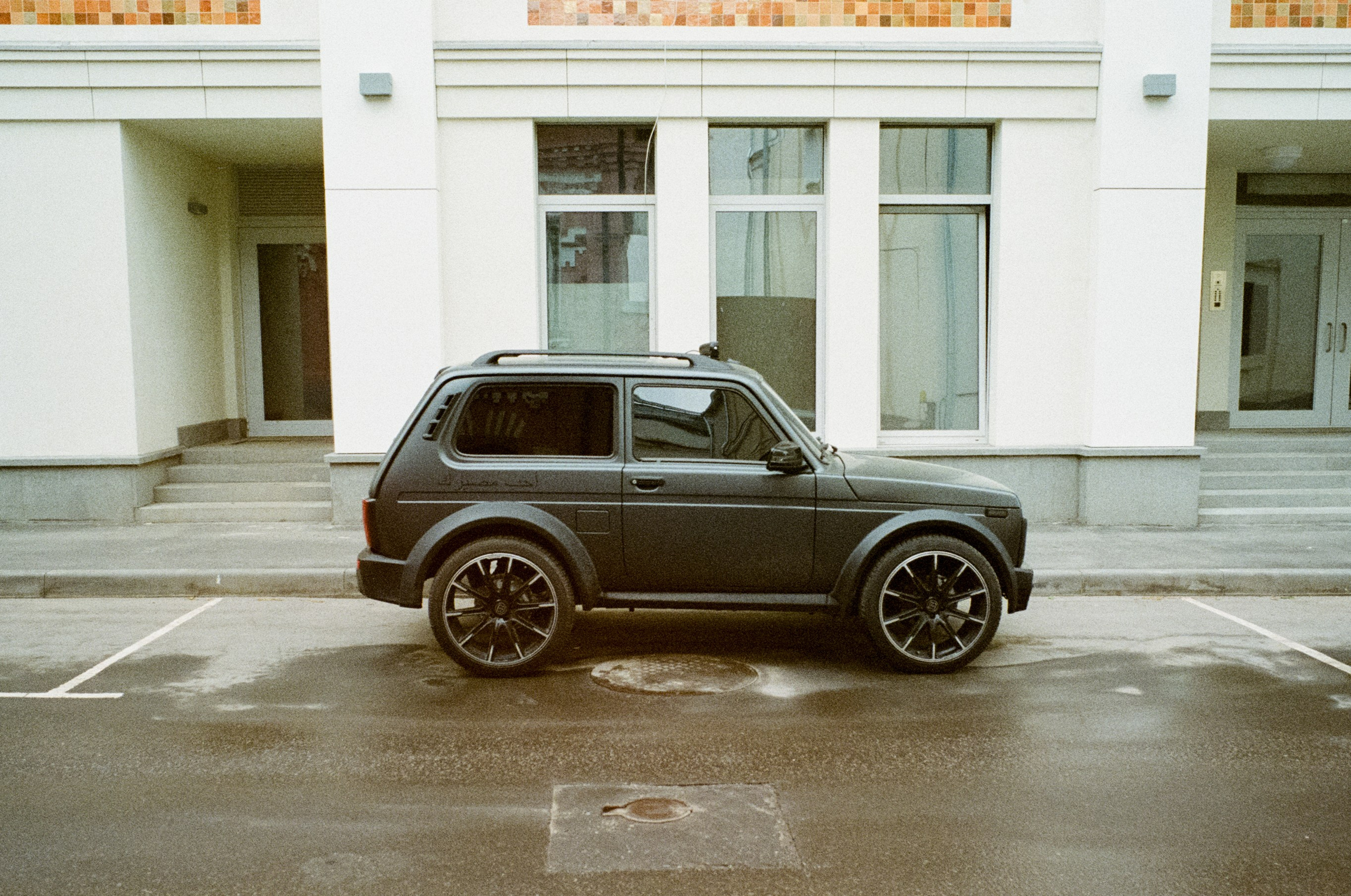 Ул. Поваровка и окрестности | Voigtlander BESSA-T — Voigtlander Ultron 28 mm f/2 | Kodak Ultramax 400 (просрочка) @ ISO 100