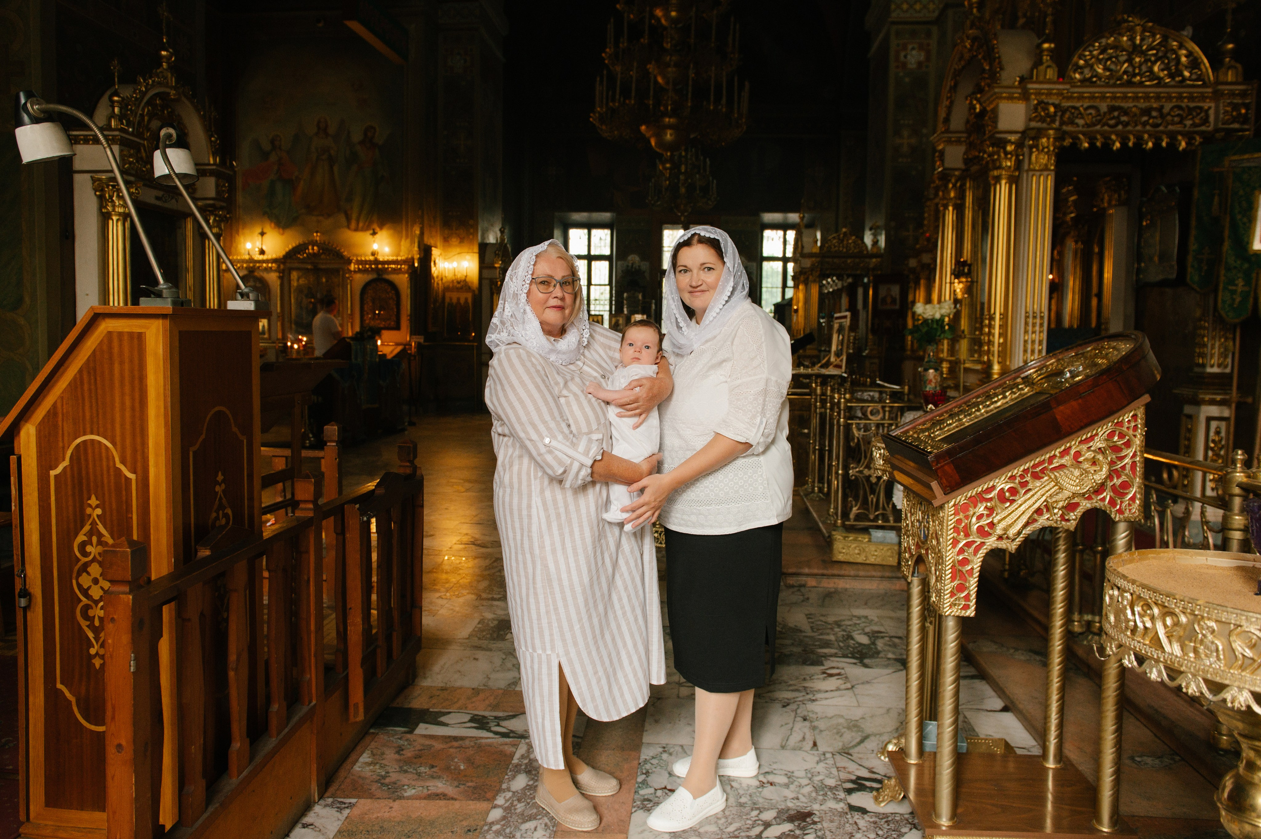 Фотограф на крещение. Фотосессия таинства крещения. Храм Воскресения Словущего в Даниловской Слободе. Семейный и свадебный фотограф в Москве Татьяна Николаева