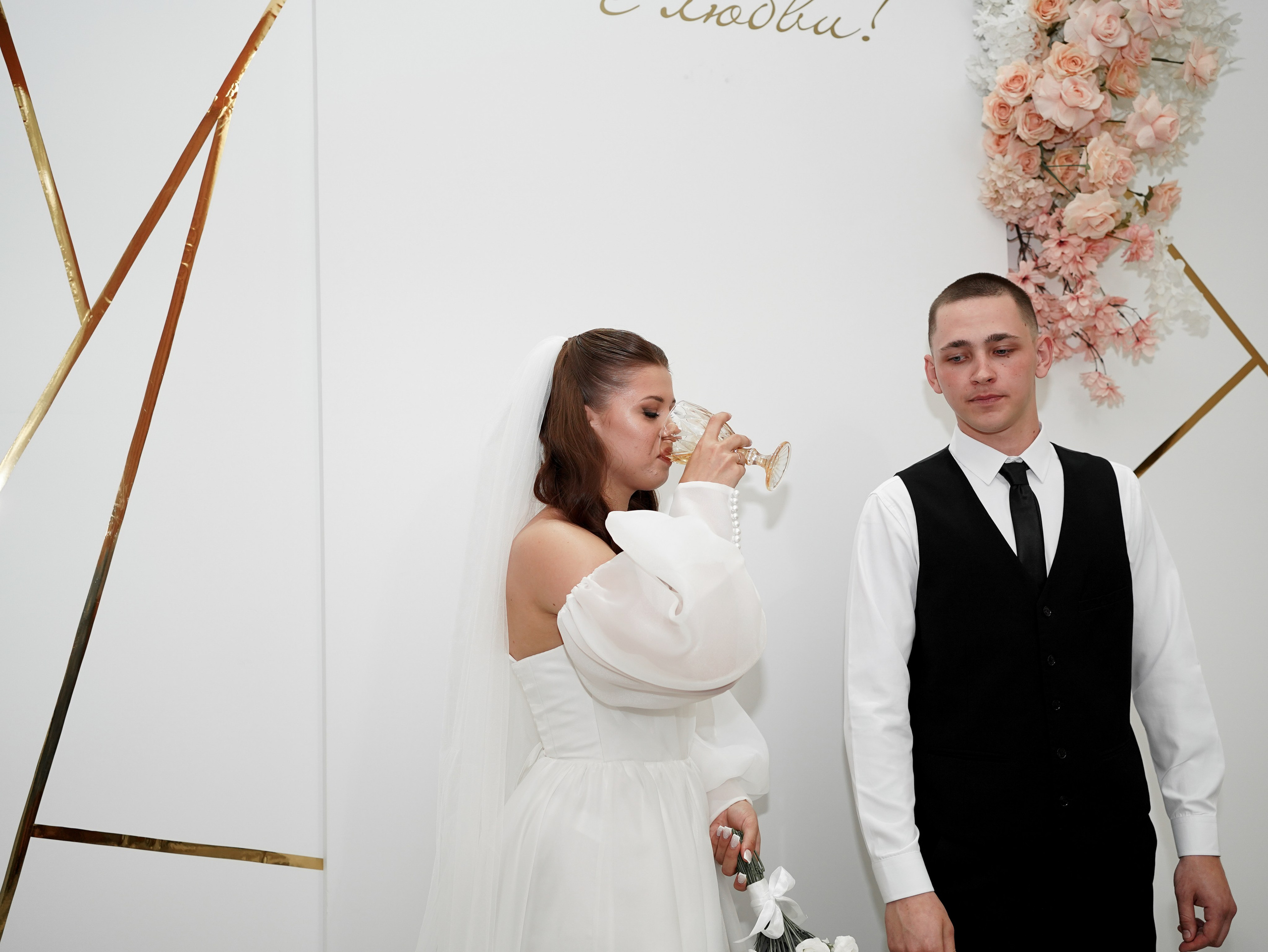 Свадебная фотосессия в Пролетарском ЗАГСе. Свадебный фотограф в Ростове-на-Дону. Таинство Крещения и Венчания, семейные фотосессии. Алёна Чёботова