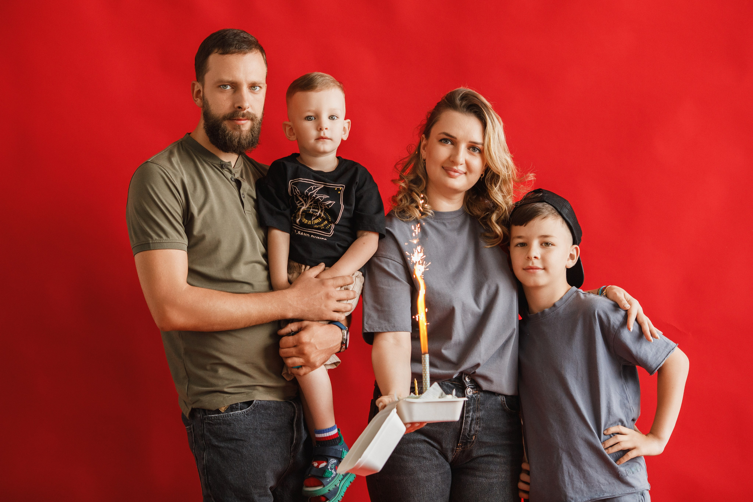 Семейная фотосессия с бенто-тортом. Фотограф во Владикавказе Юрий Геворгизов